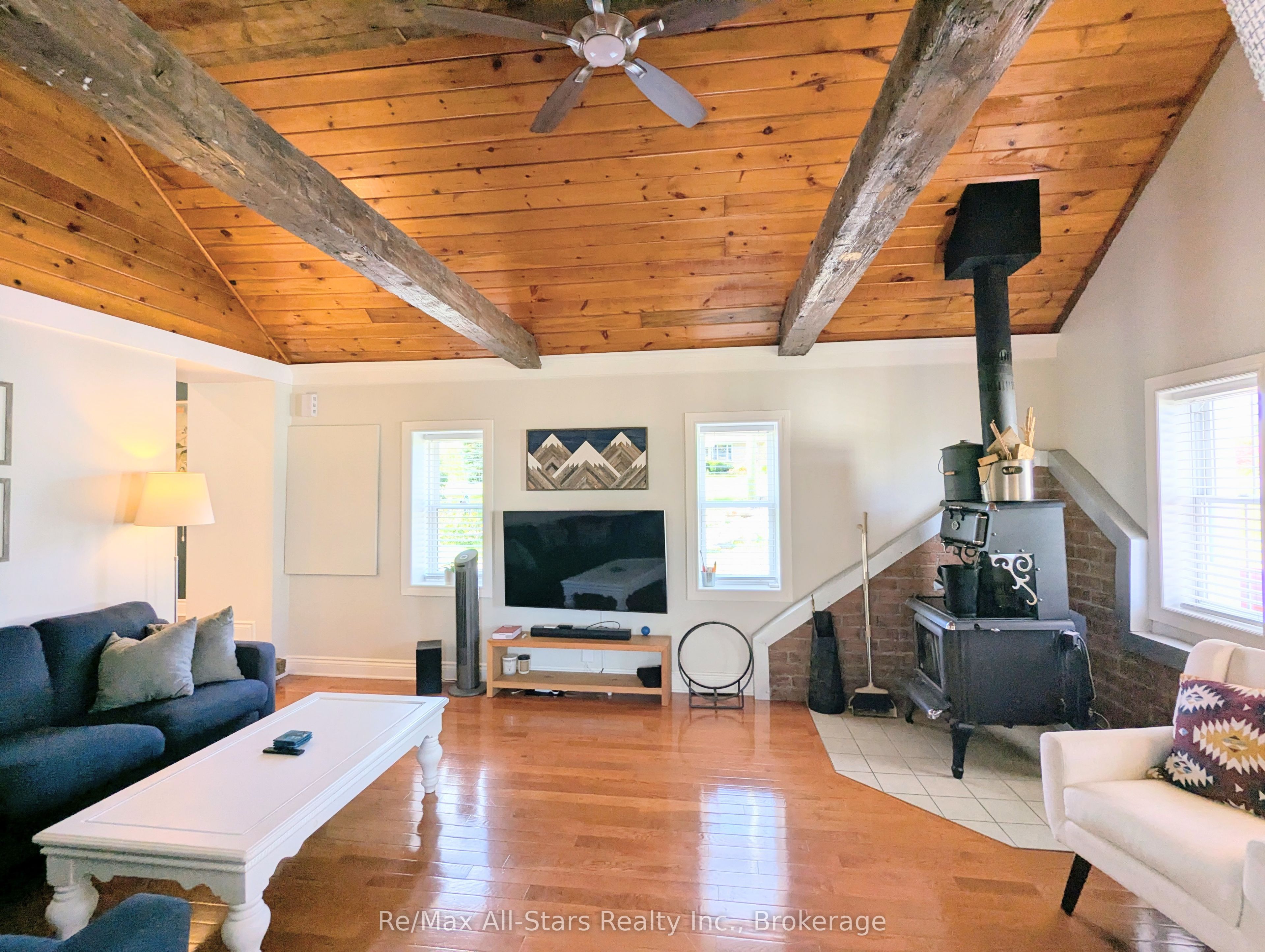 857 Perth Road Property Photo 7