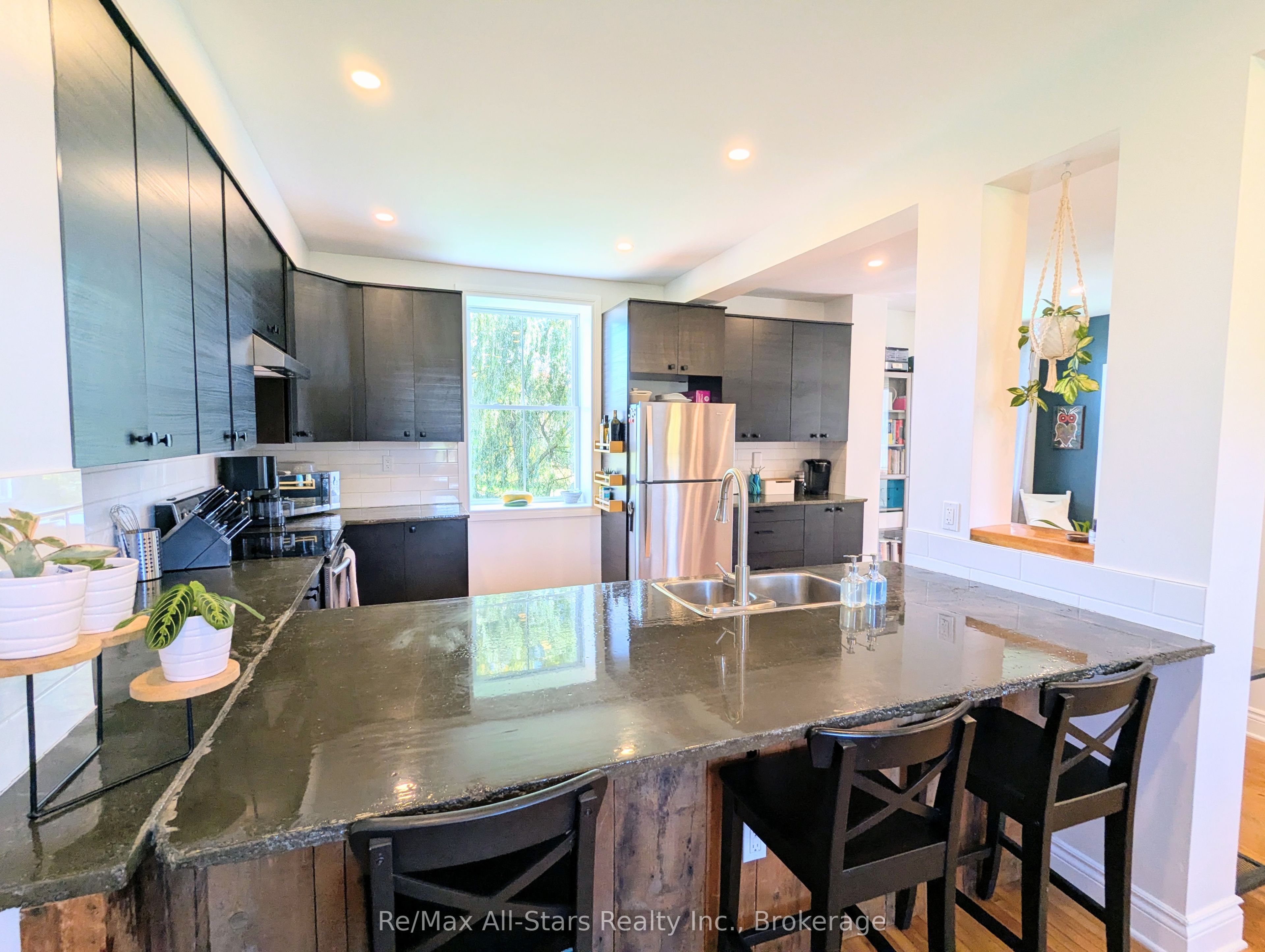 857 Perth Road Property Photo 10