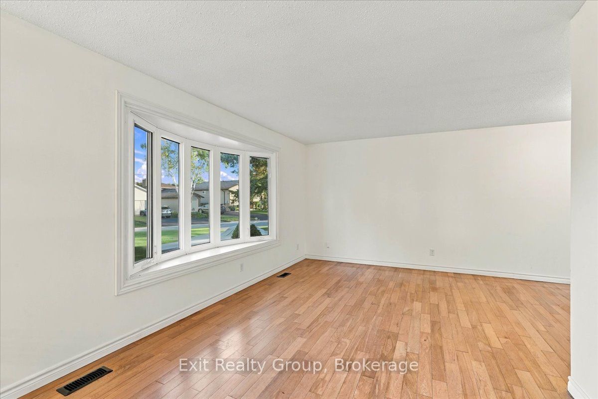 5 Flint Drive Property Photo 6