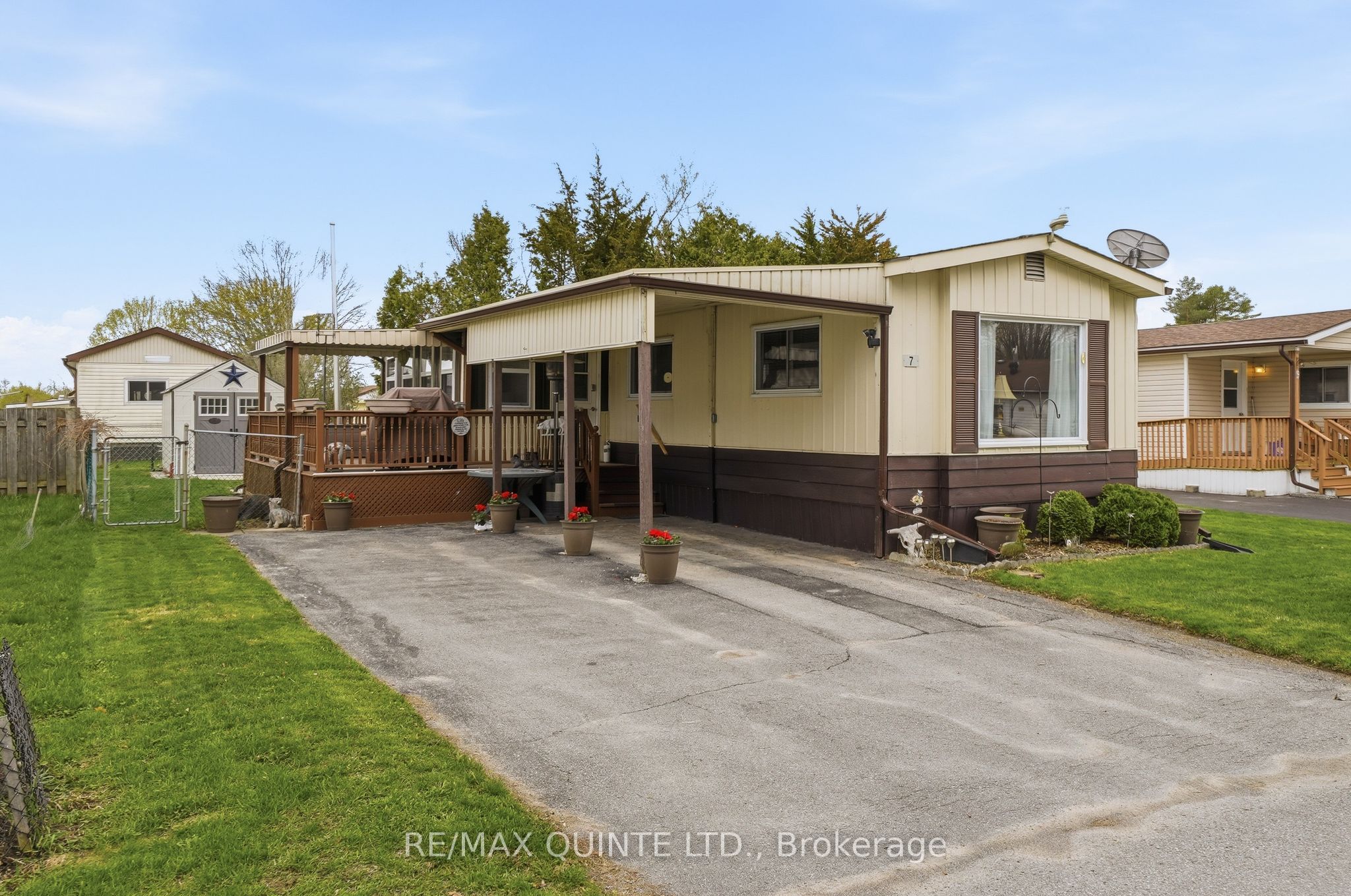 7 Finch Lane Property Photo 1