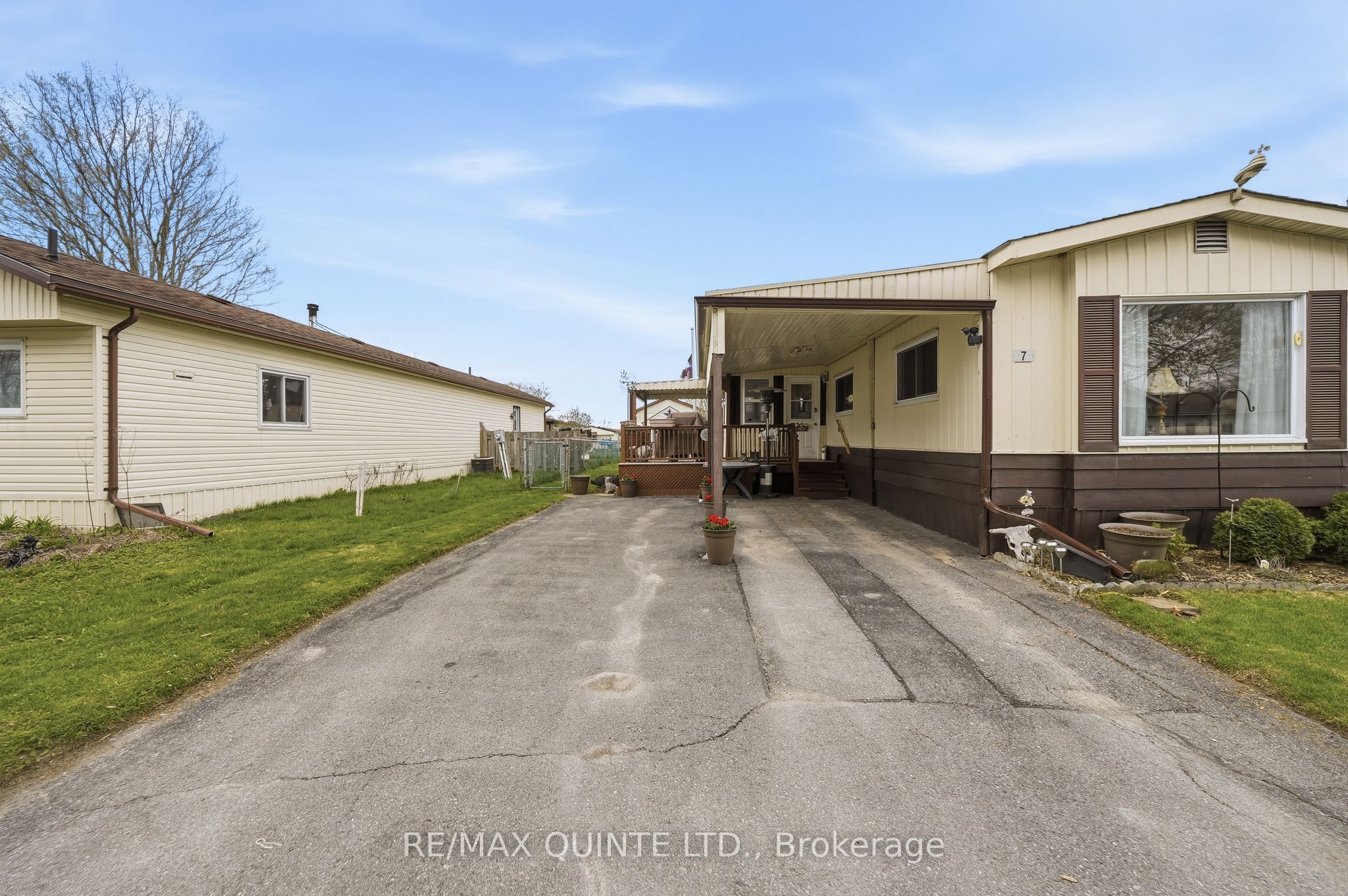 7 Finch Lane Property Photo 2