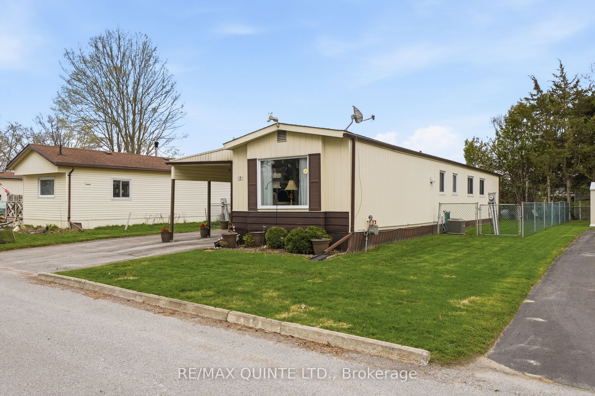 7 Finch Lane Property Photo 3