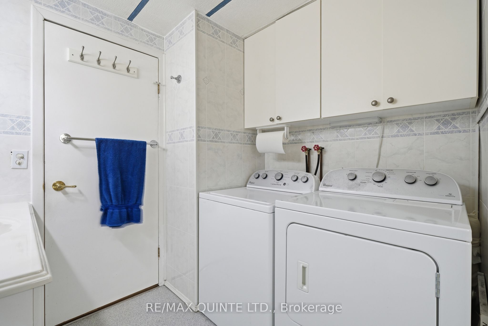7 Finch Lane Property Photo 22