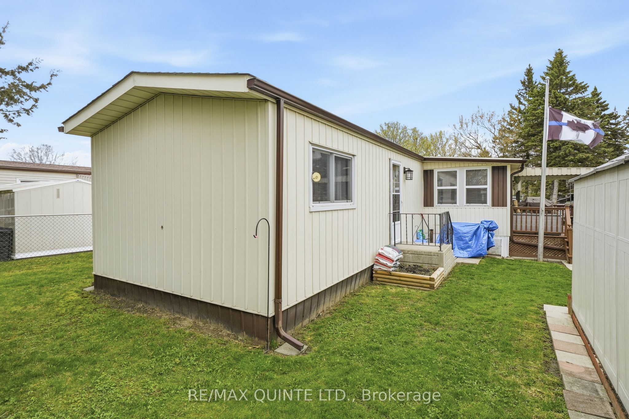 7 Finch Lane Property Photo 32