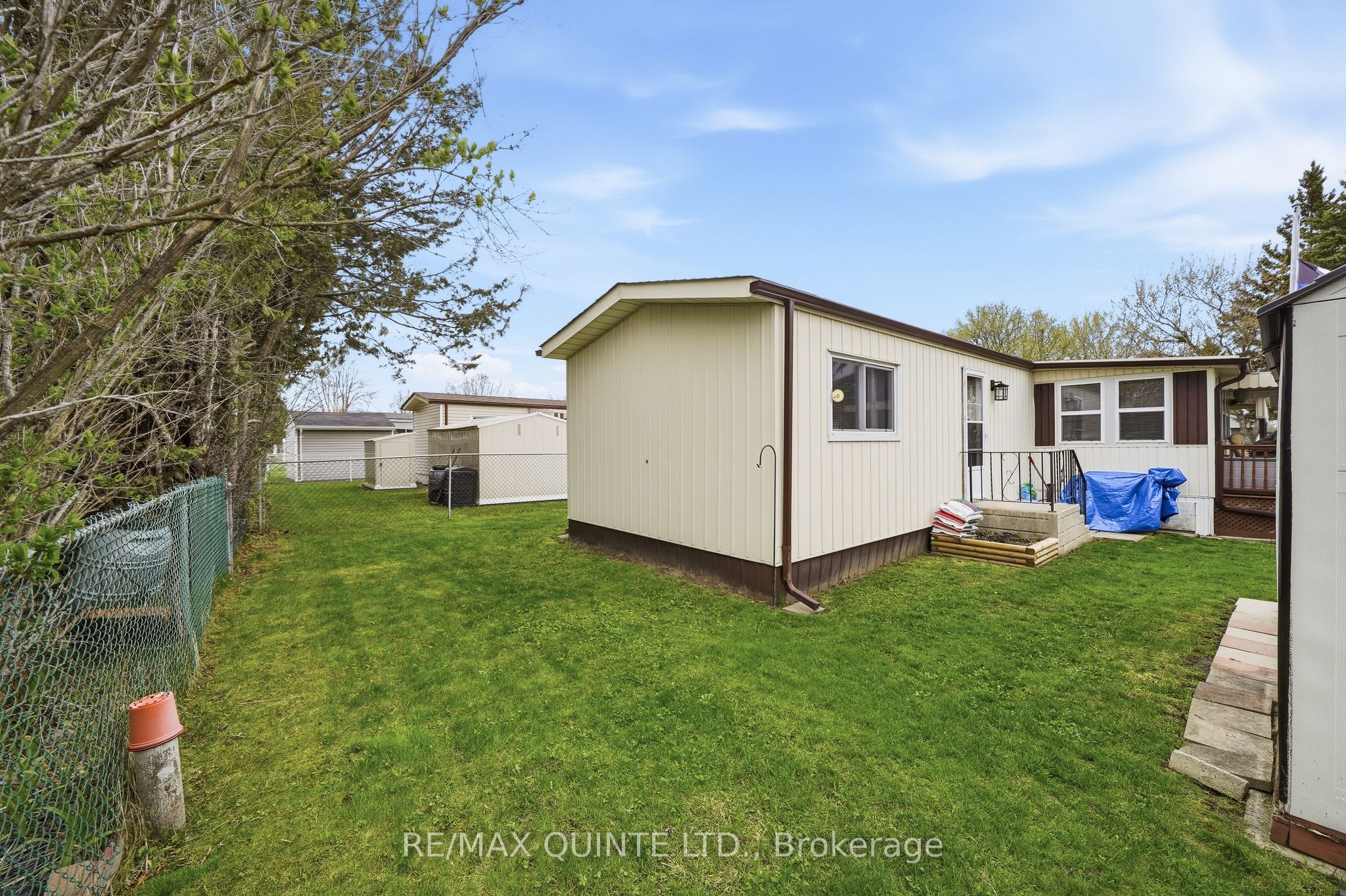 7 Finch Lane Property Photo 36