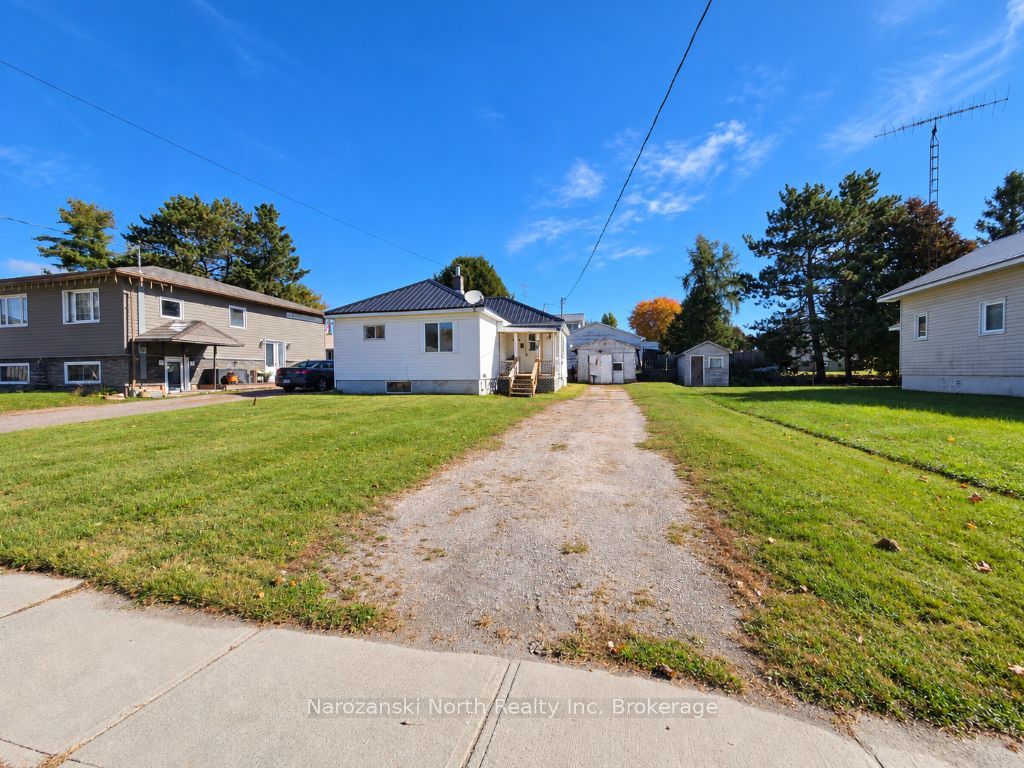 78 St. David Street N Property Photo 1