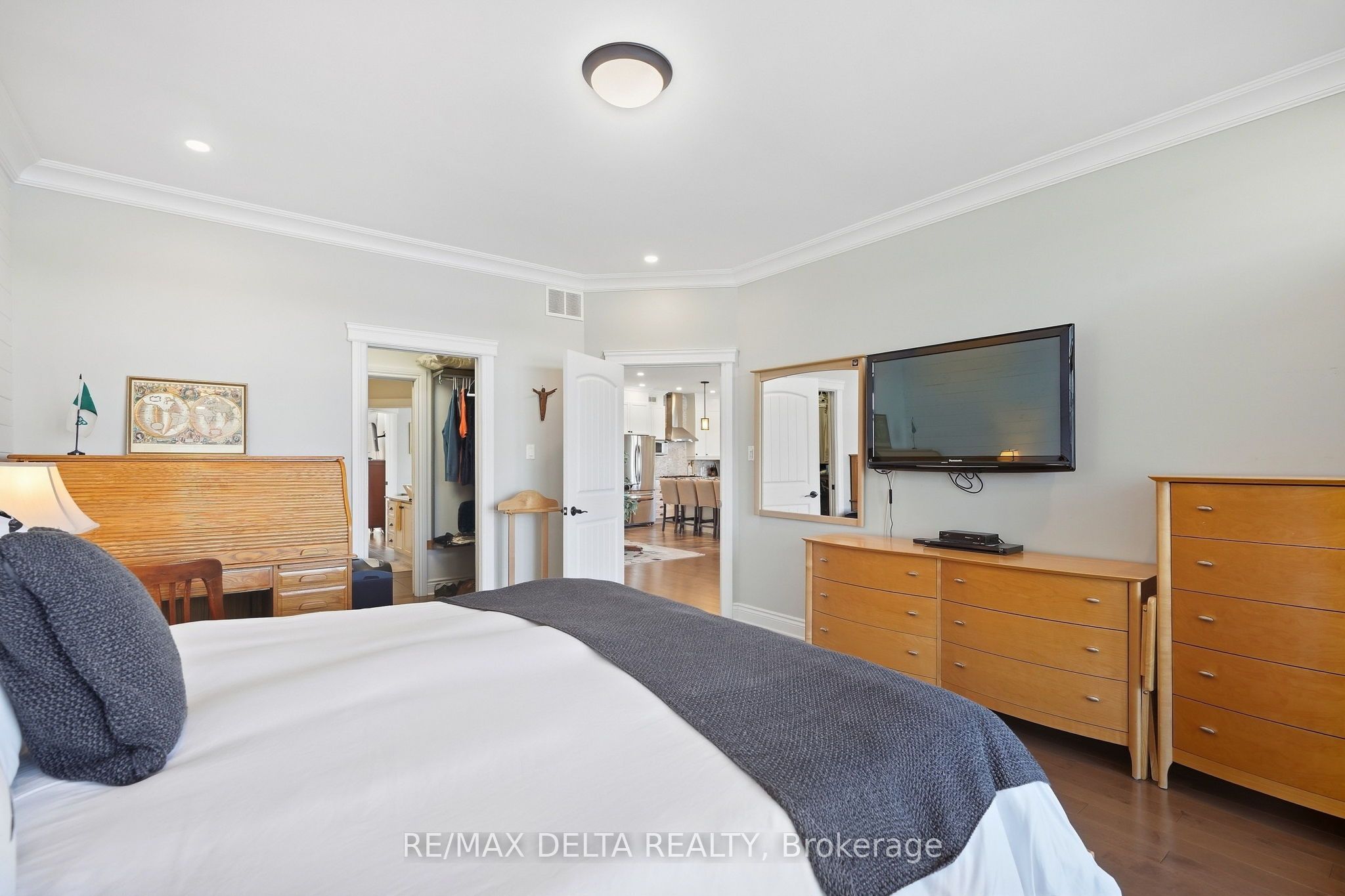 2416 Bay Road Property Photo 16