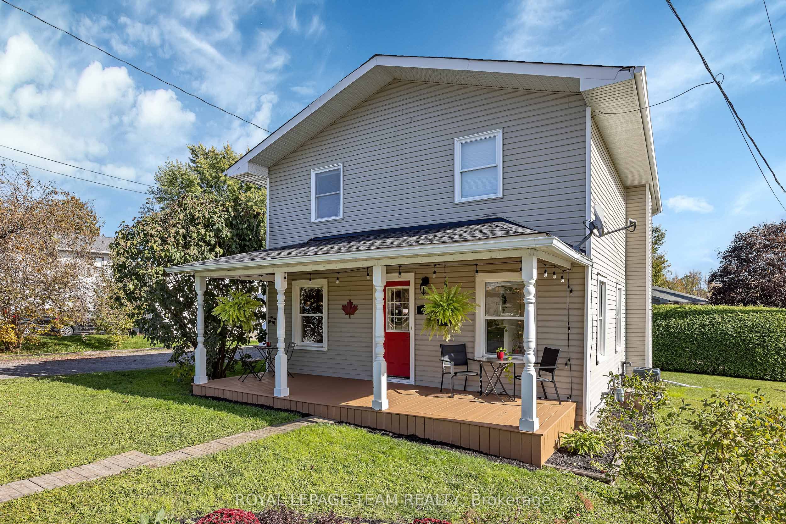 410 Clothier Street W Property Photo 2