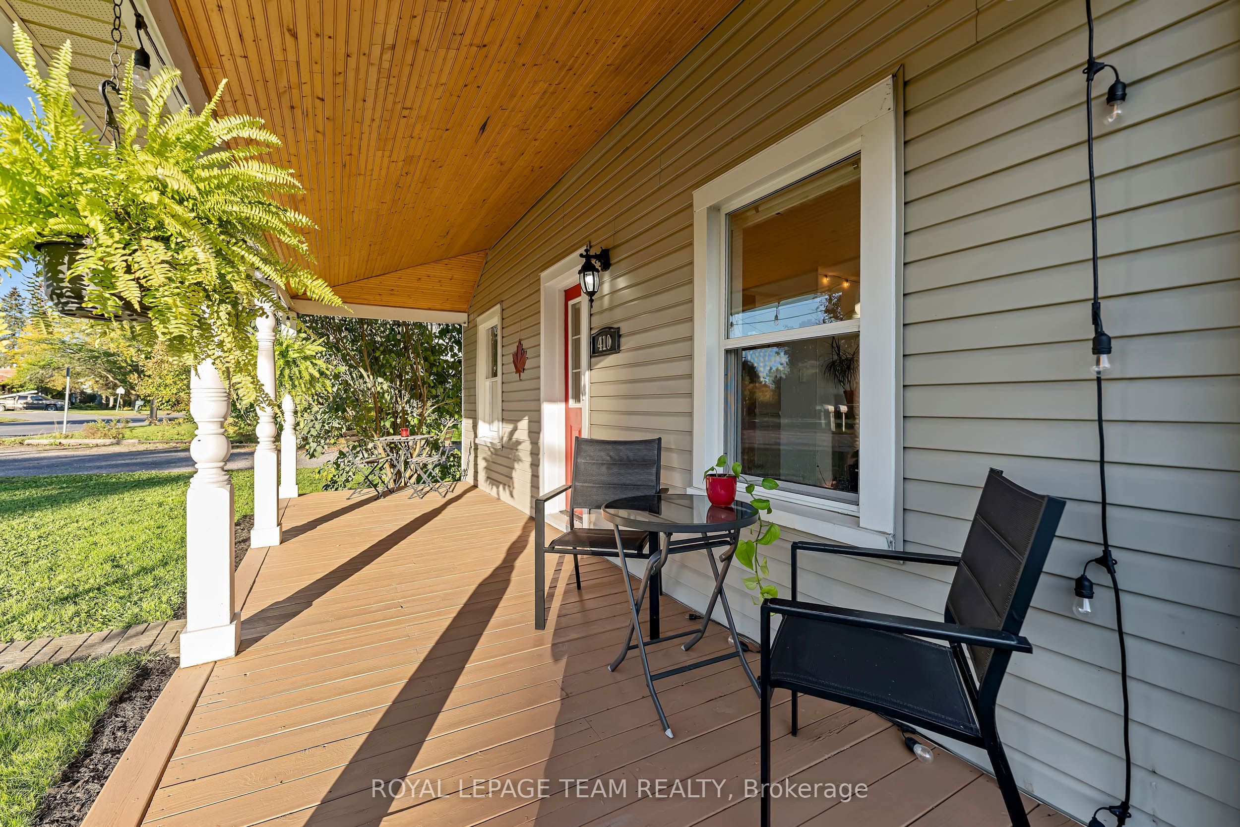 410 Clothier Street W Property Photo 4