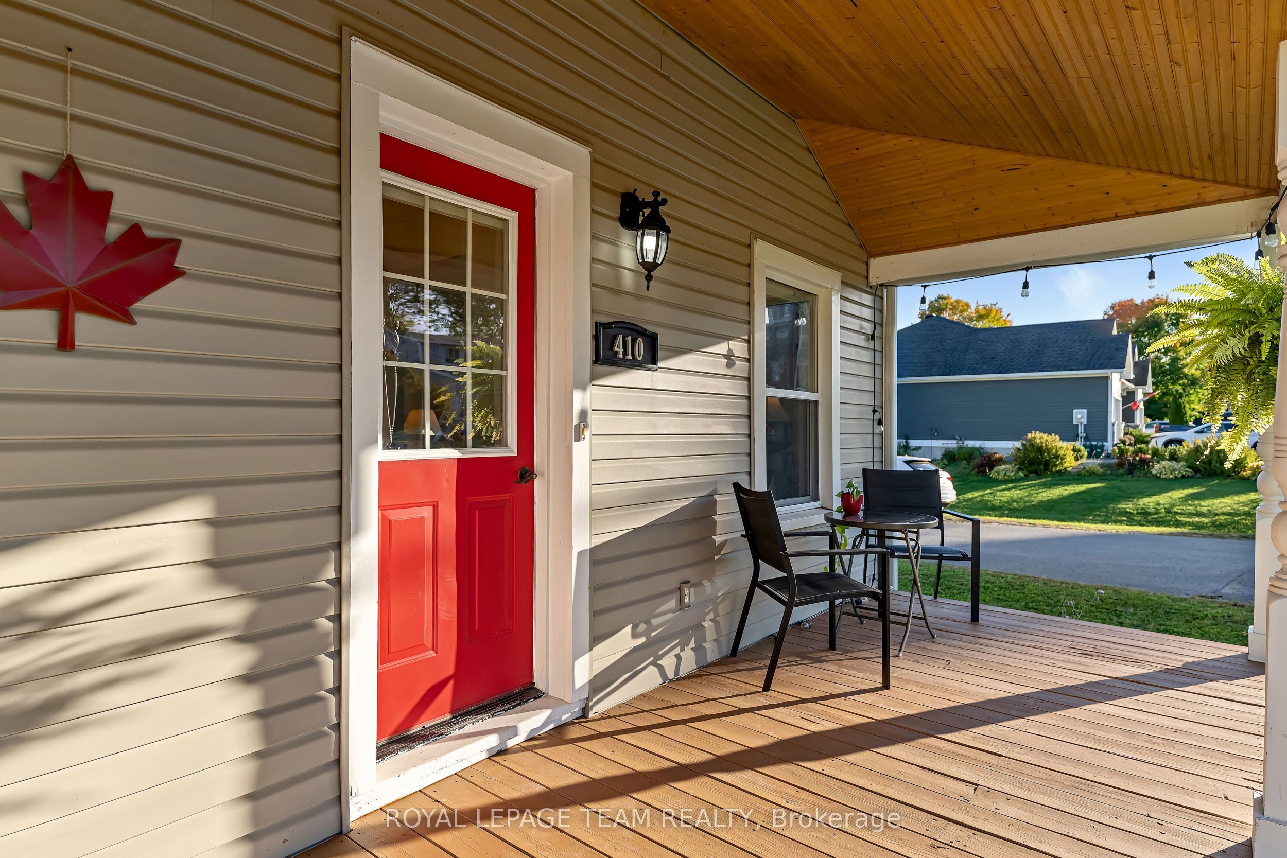 410 Clothier Street W Property Photo 5