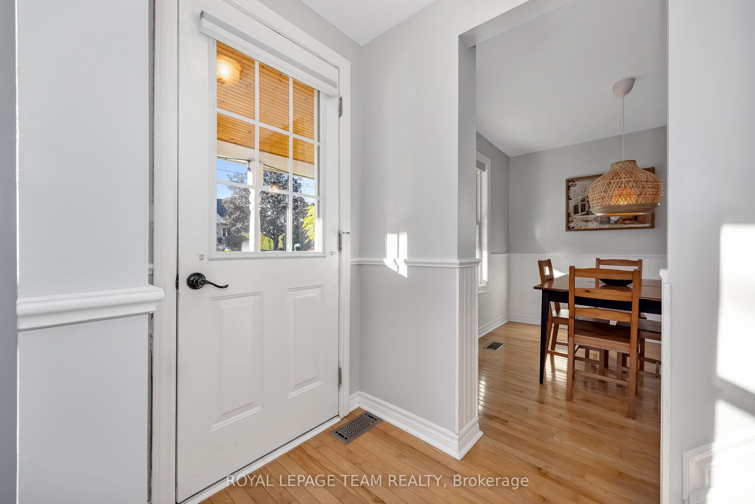 410 Clothier Street W Property Photo 6