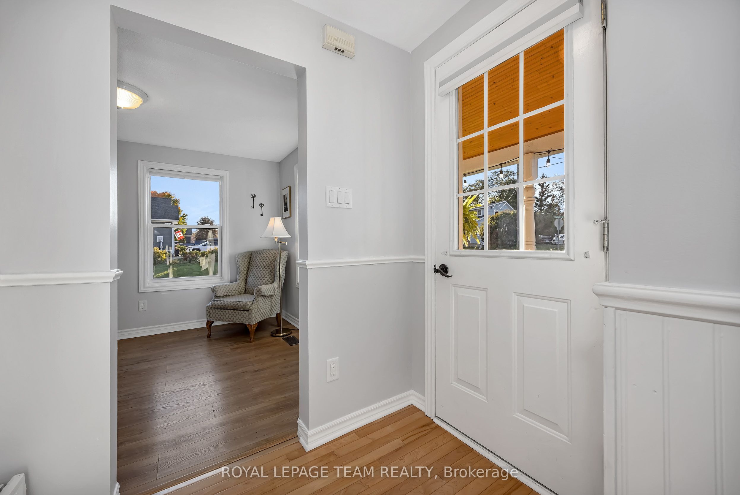 410 Clothier Street W Property Photo 7