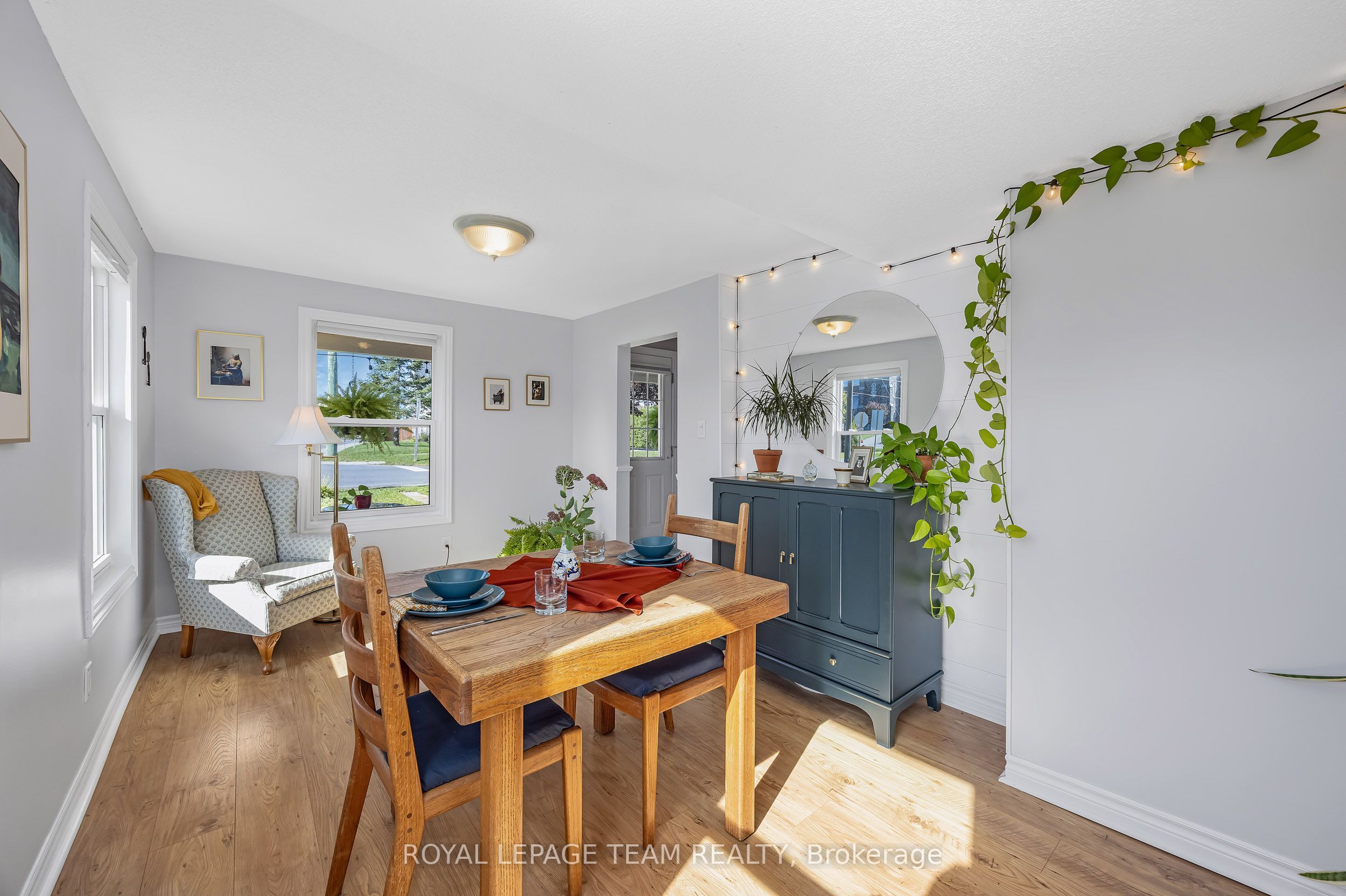 410 Clothier Street W Property Photo 8