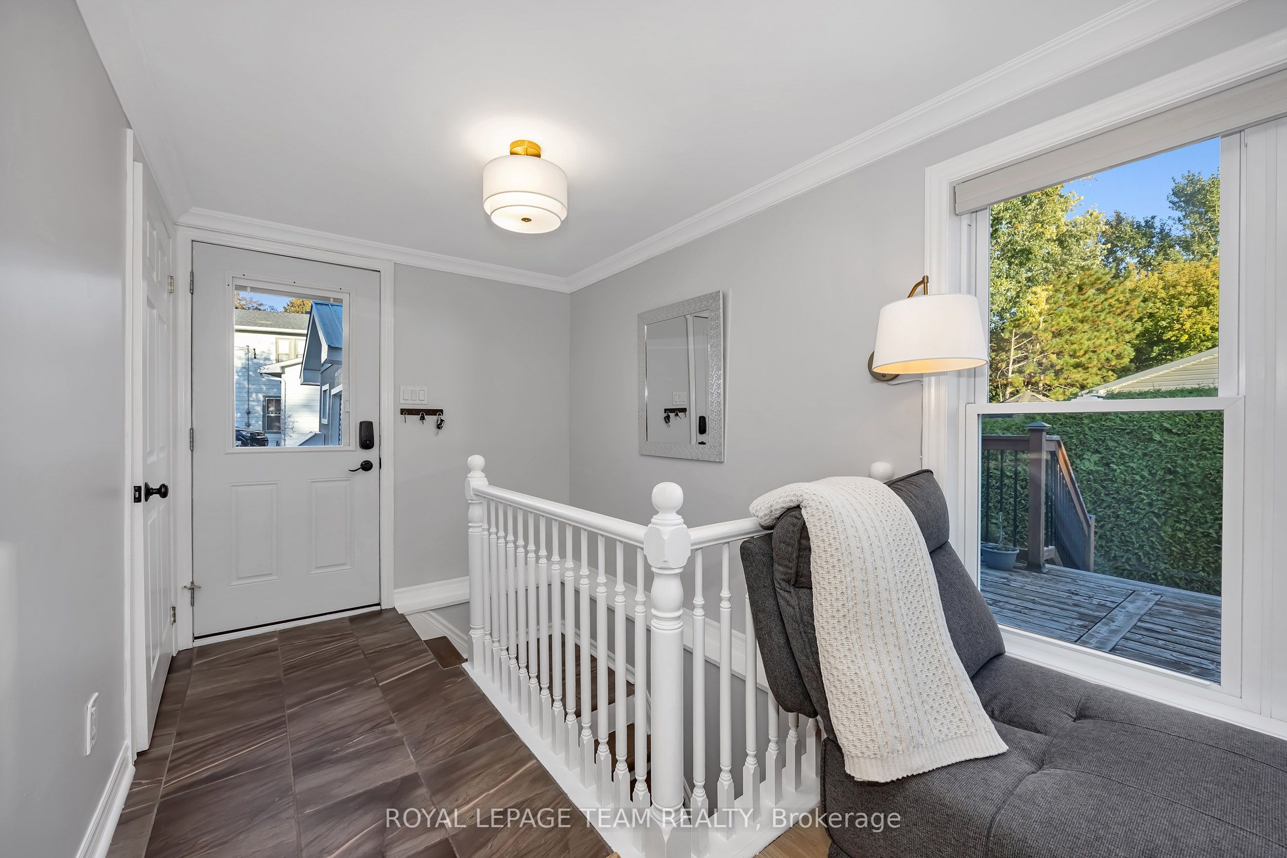 410 Clothier Street W Property Photo 15