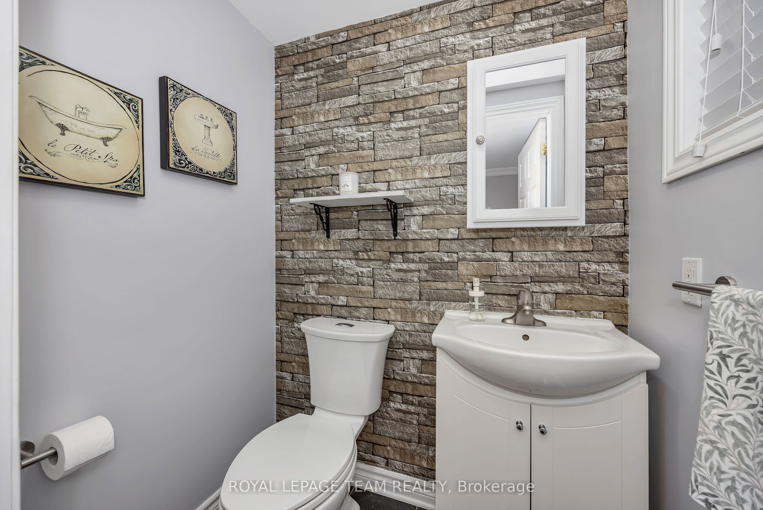 410 Clothier Street W Property Photo 19
