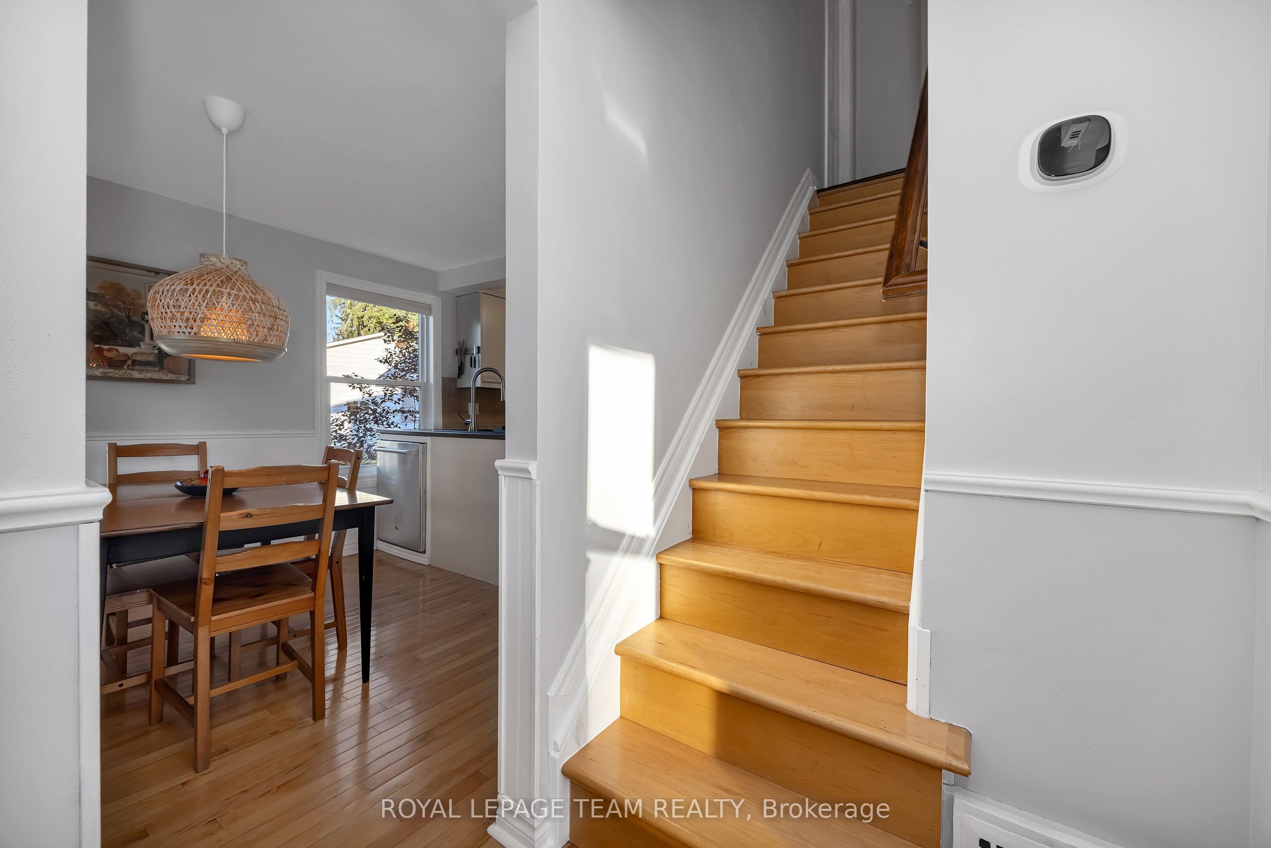 410 Clothier Street W Property Photo 20