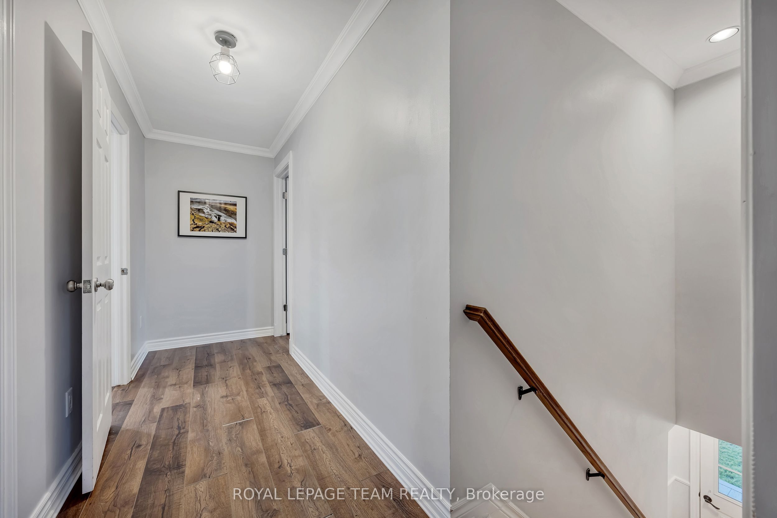 410 Clothier Street W Property Photo 21