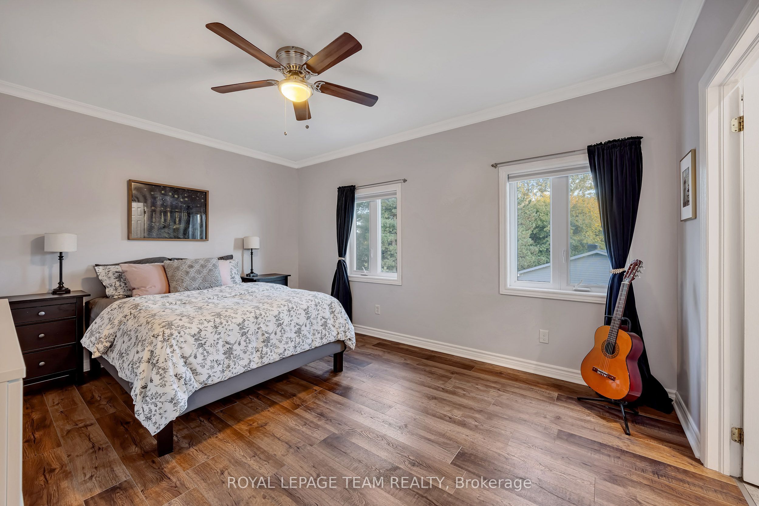 410 Clothier Street W Property Photo 22