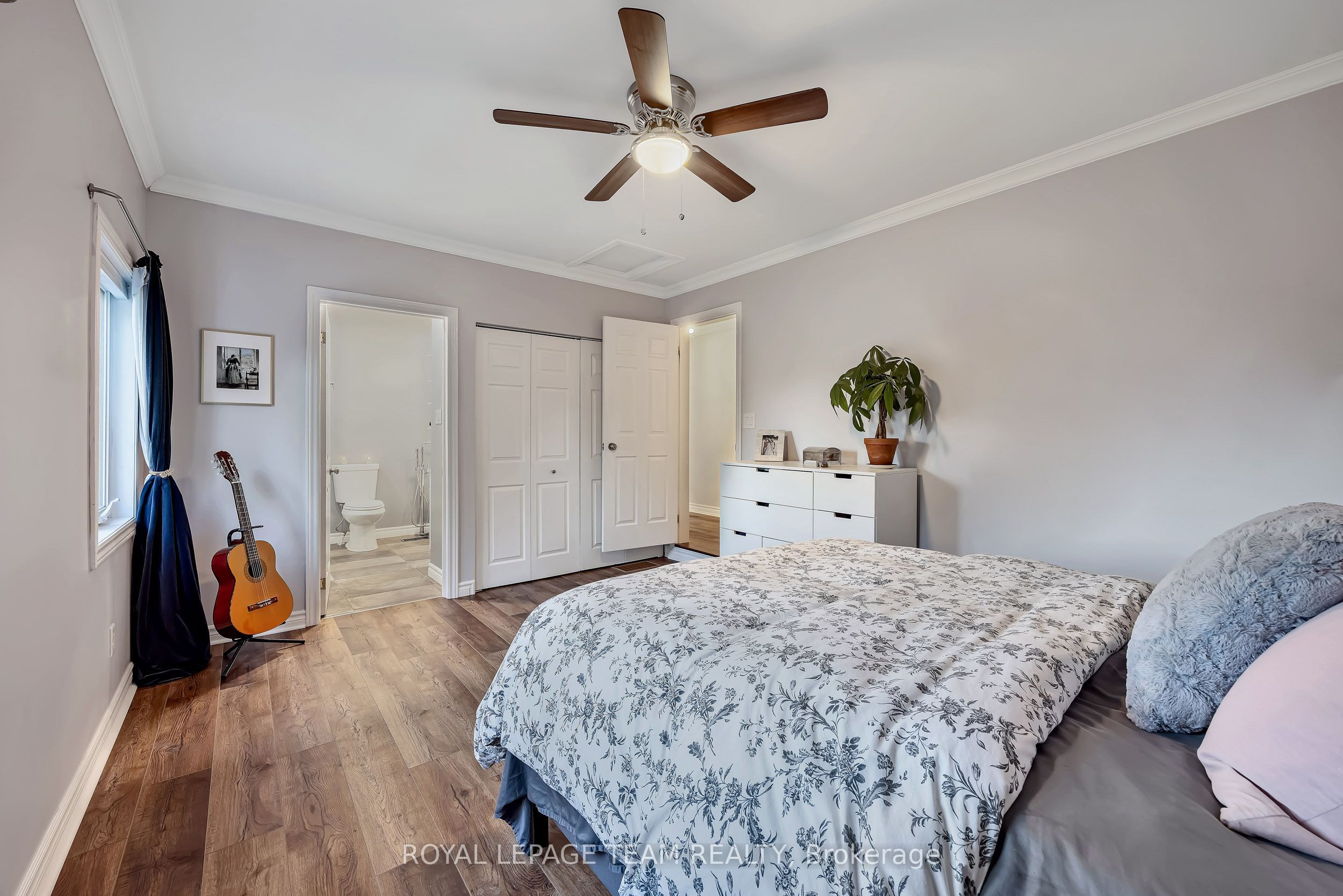 410 Clothier Street W Property Photo 23