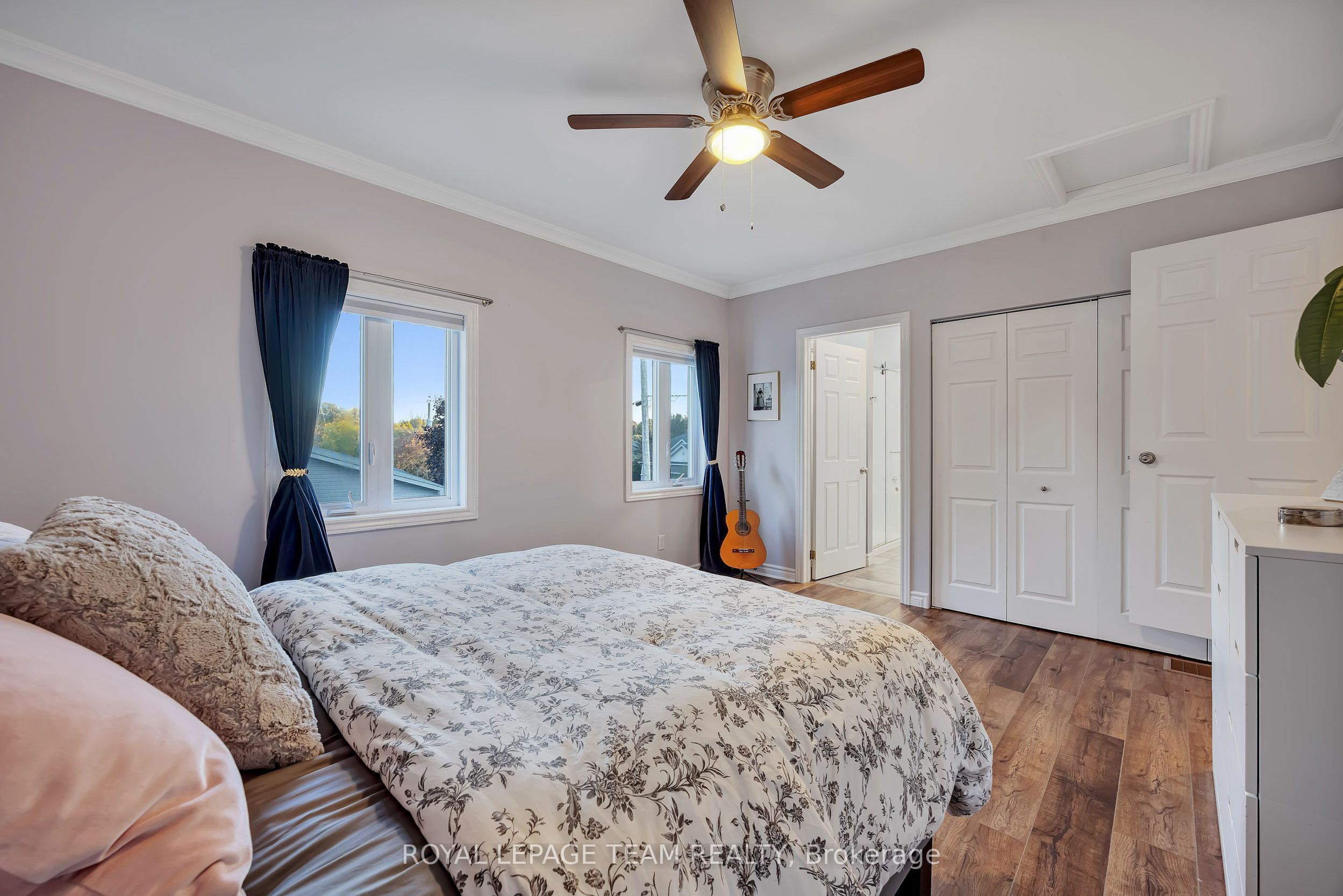 410 Clothier Street W Property Photo 24