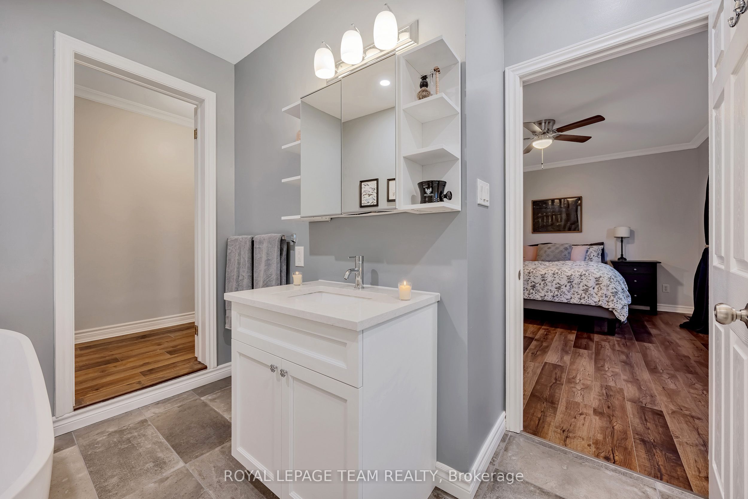 410 Clothier Street W Property Photo 25