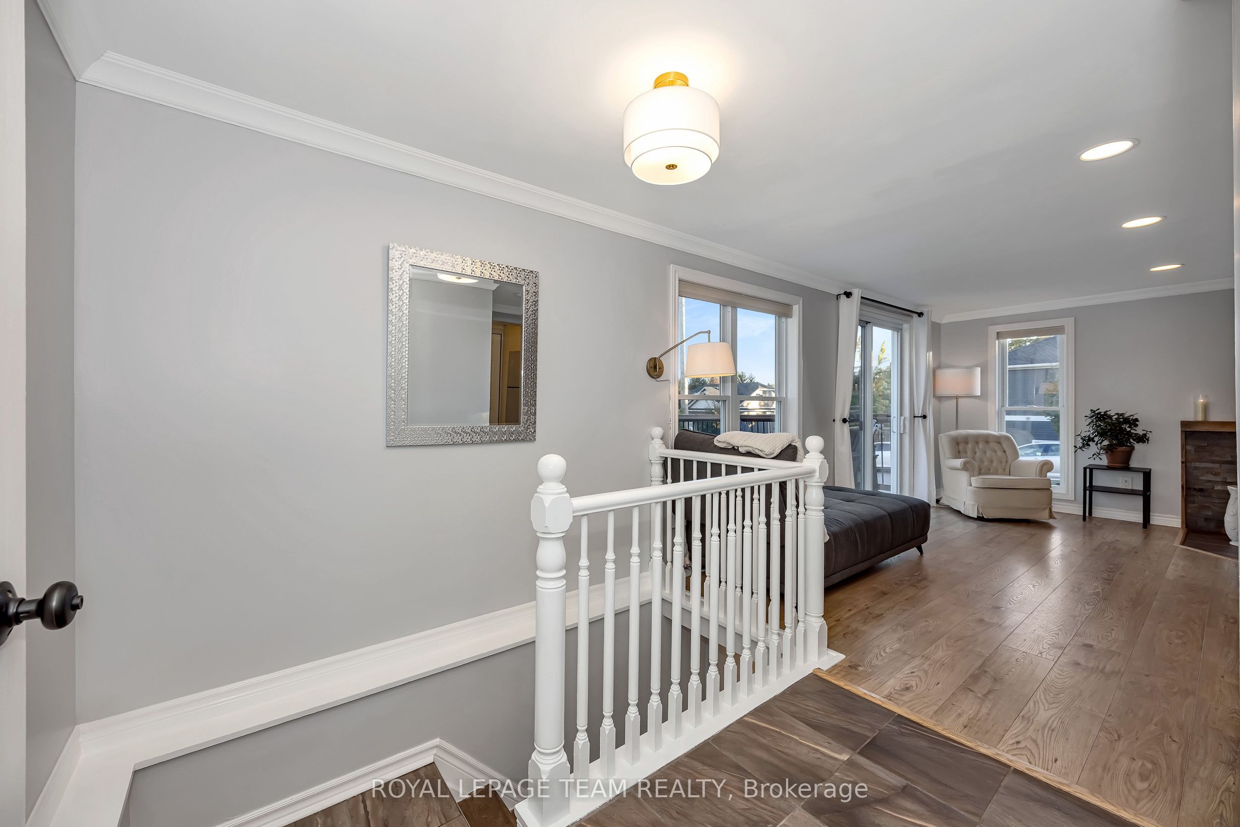 410 Clothier Street W Property Photo 32