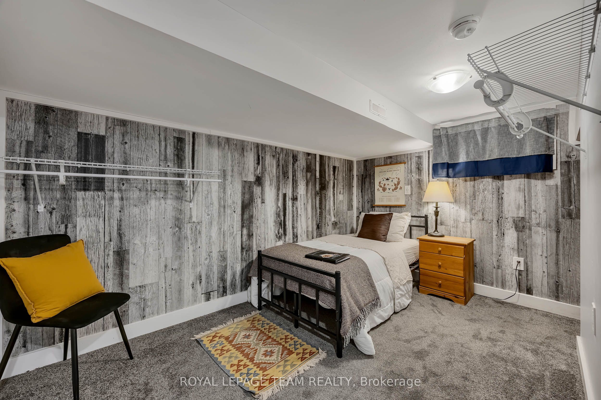 410 Clothier Street W Property Photo 33