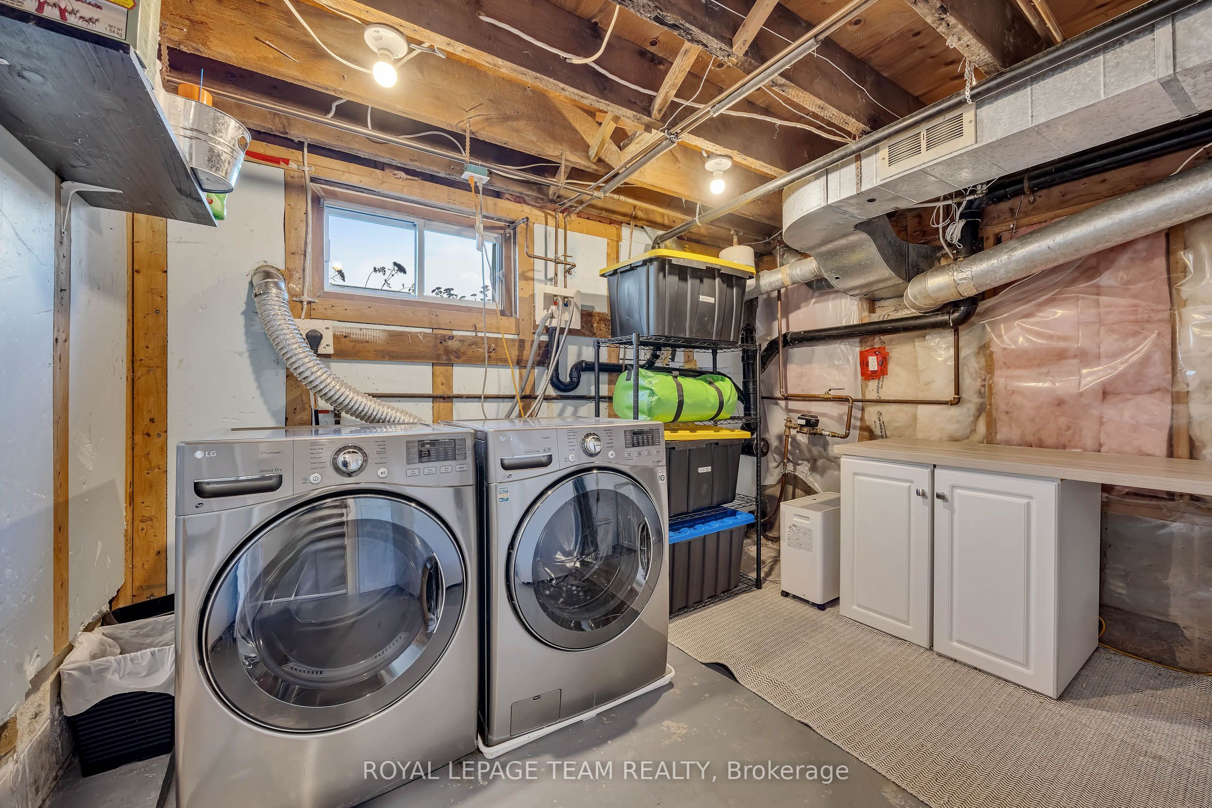 410 Clothier Street W Property Photo 35