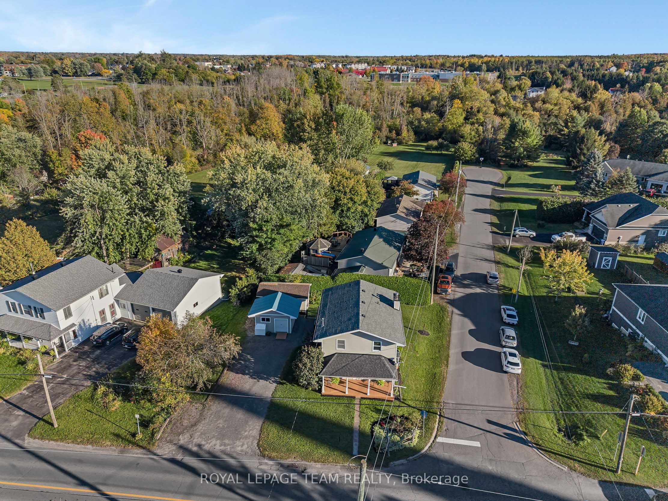 410 Clothier Street W Property Photo 41
