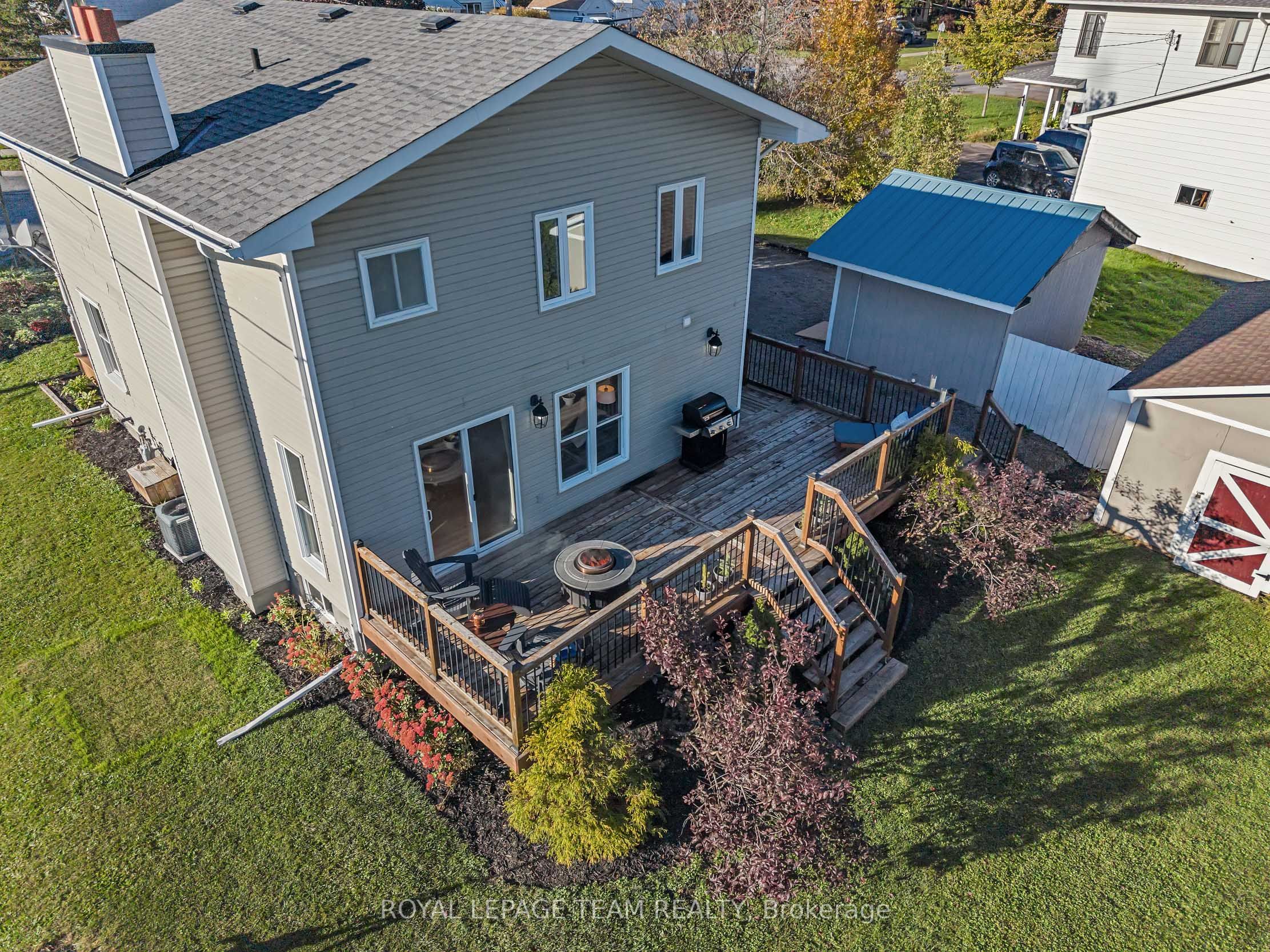 410 Clothier Street W Property Photo 43