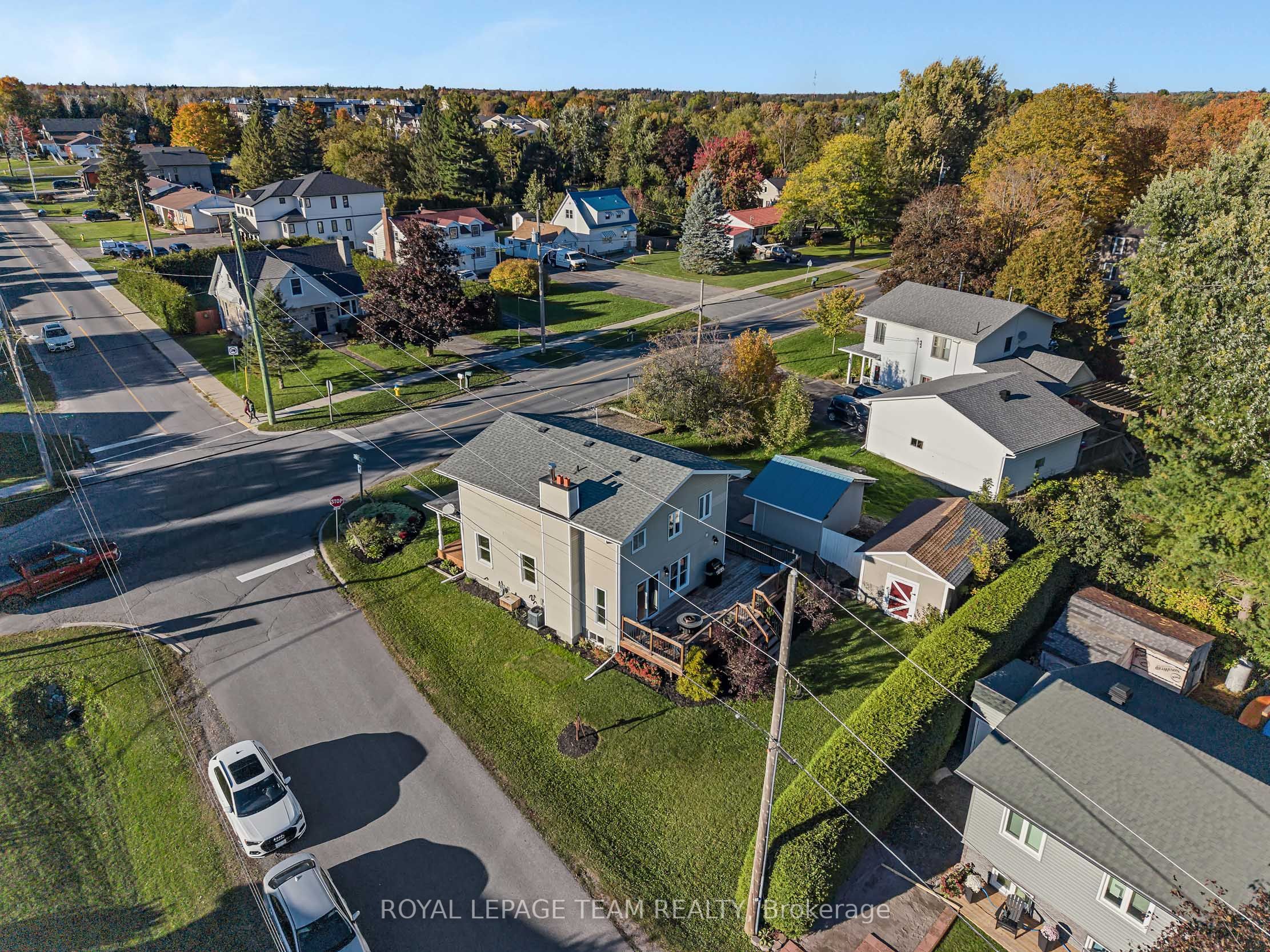 410 Clothier Street W Property Photo 44