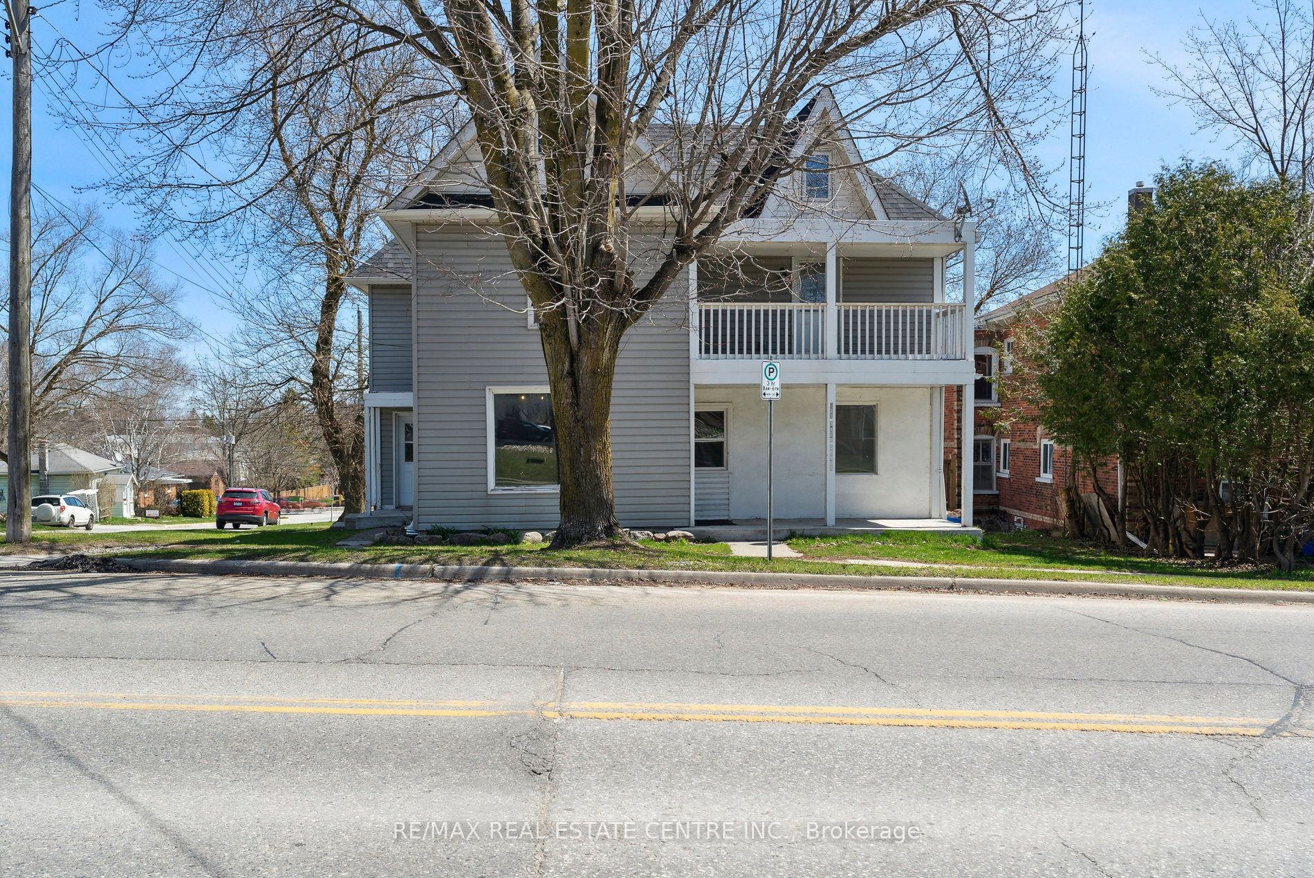 221 Owen Sound Street Property Photo 3