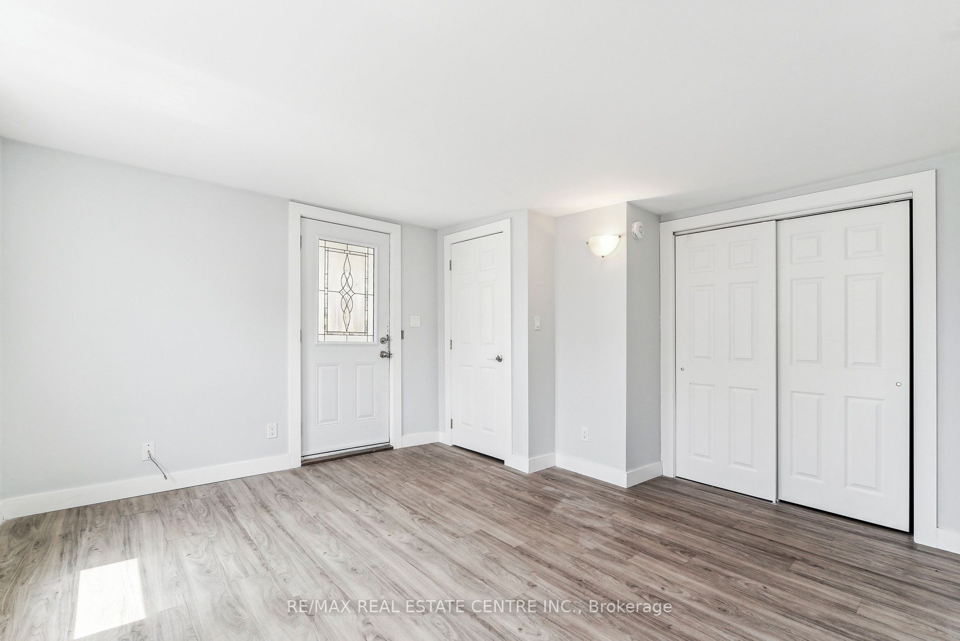 221 Owen Sound Street Property Photo 13
