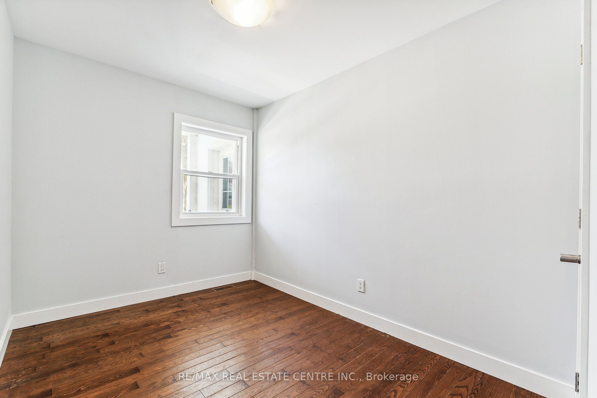 221 Owen Sound Street Property Photo 21