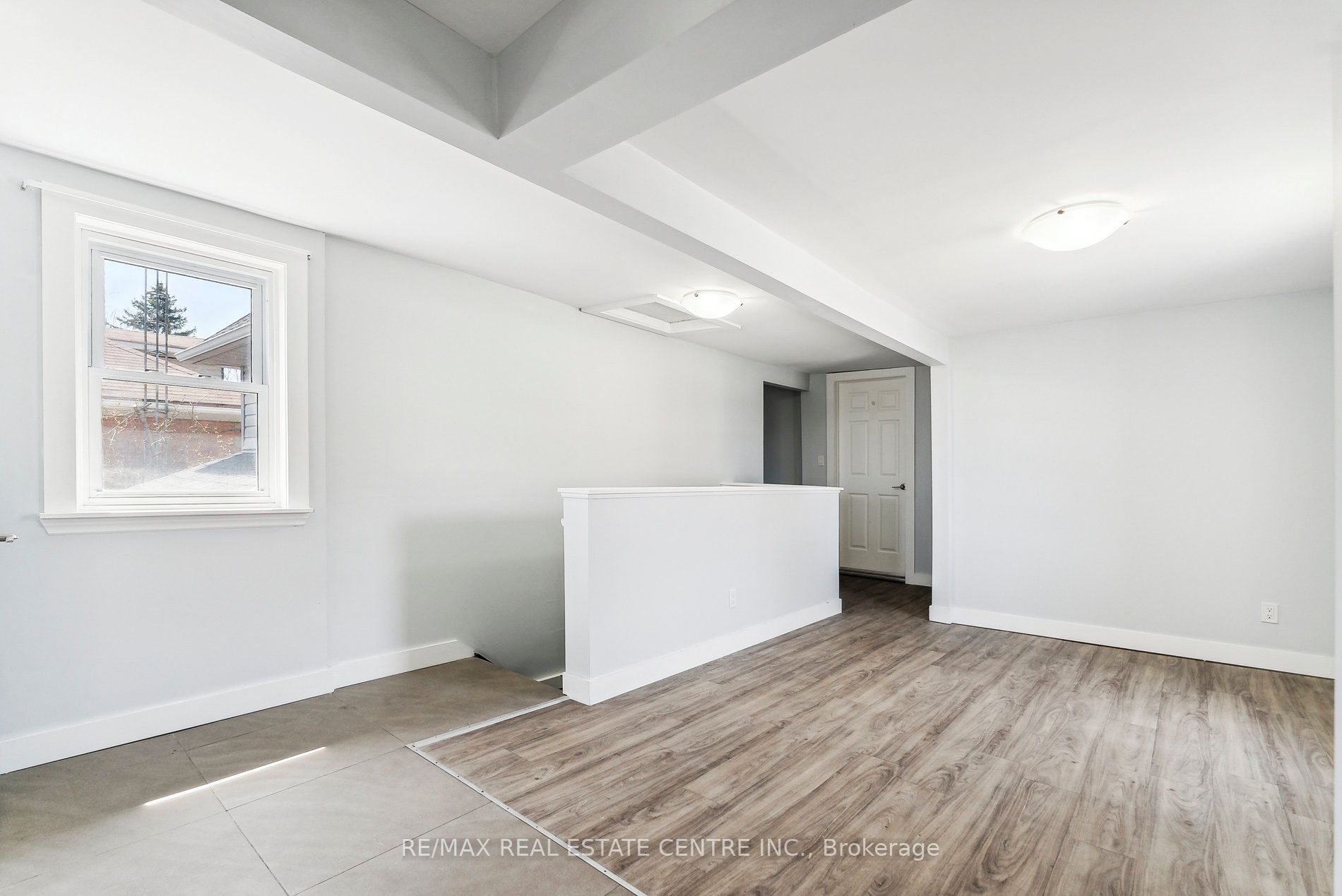 221 Owen Sound Street Property Photo 25