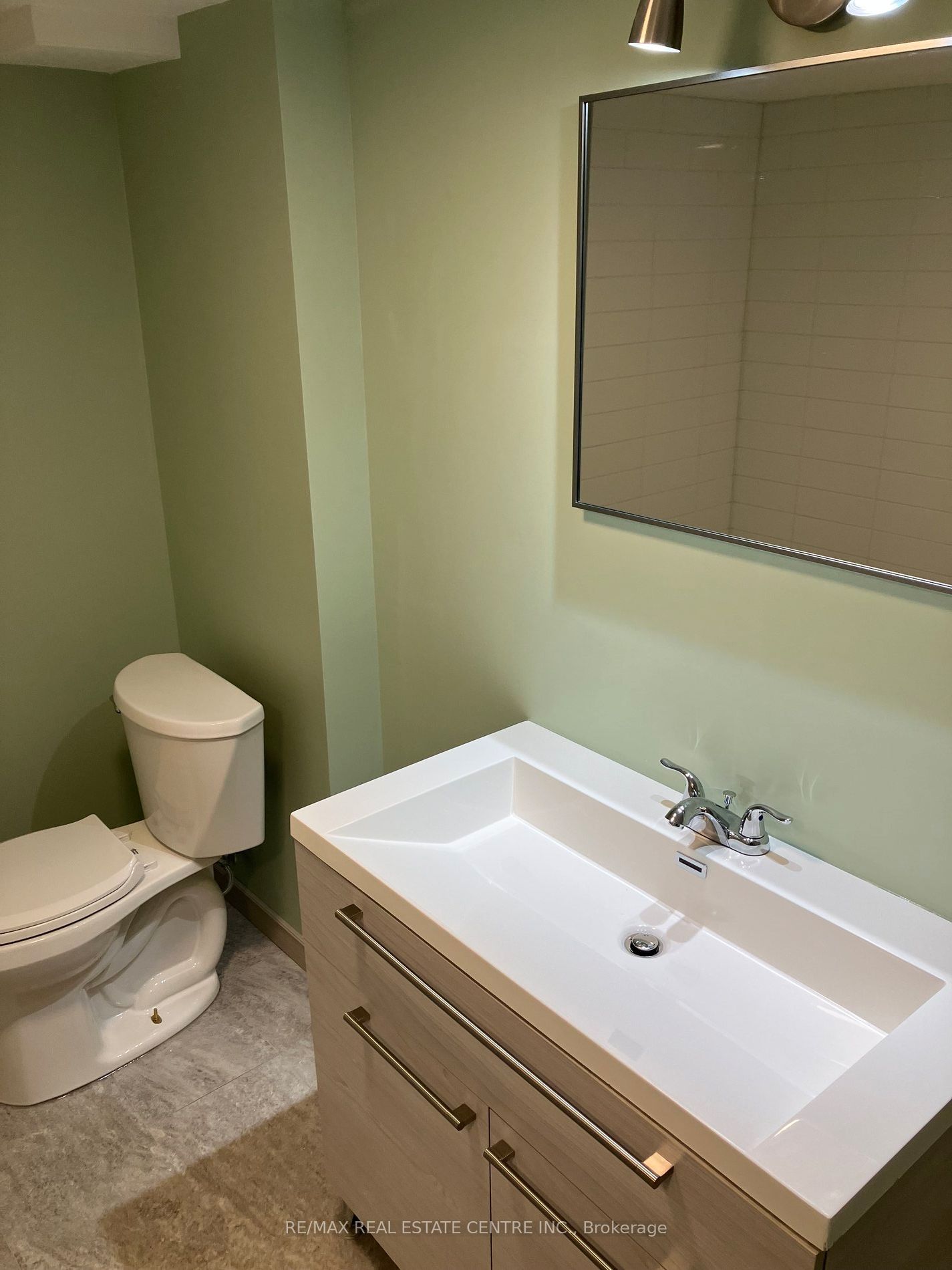 221 Owen Sound Street Property Photo 33
