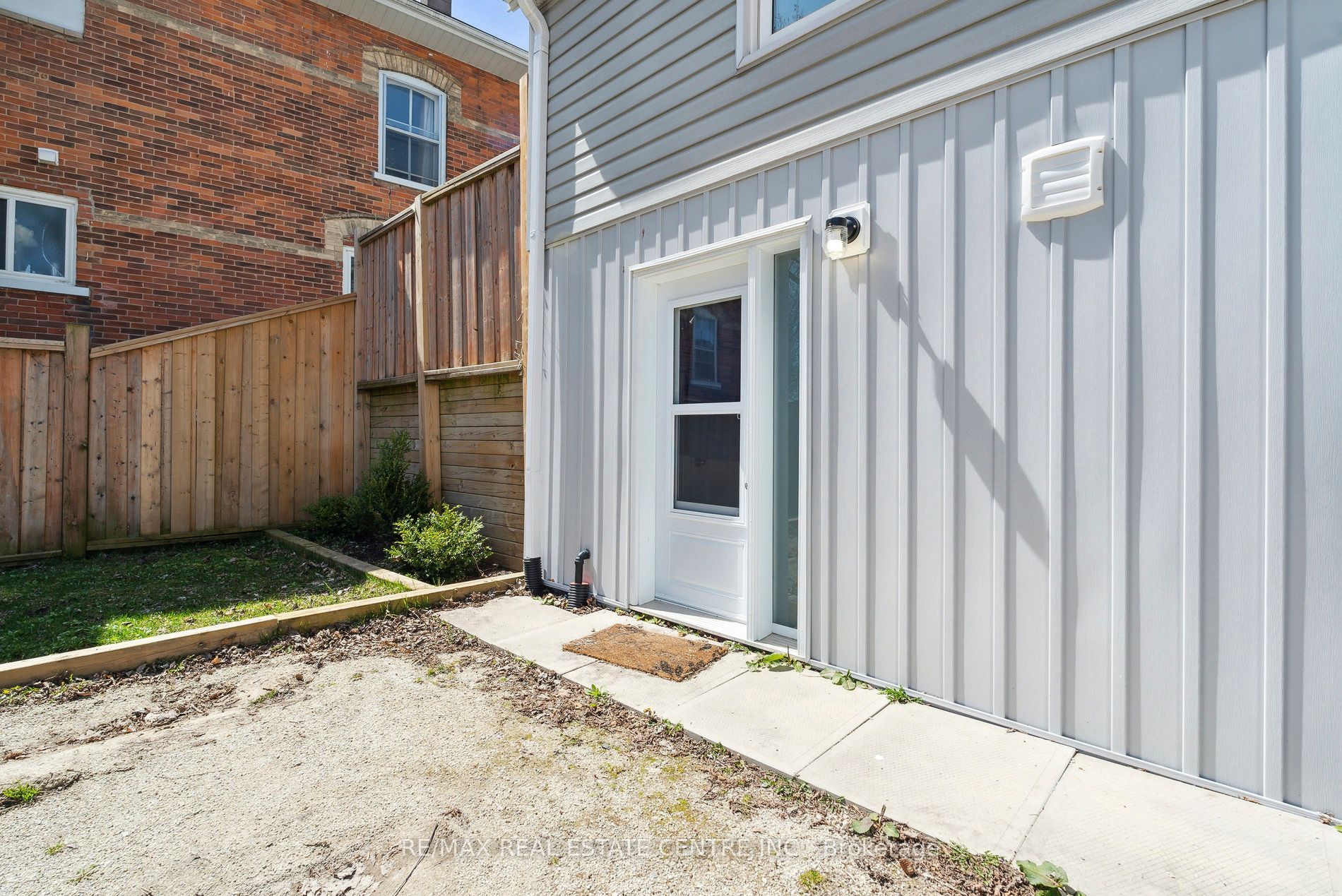 221 Owen Sound Street Property Photo 38