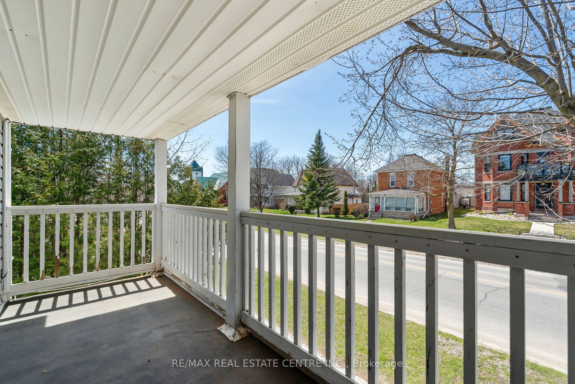 221 Owen Sound Street Property Photo 4