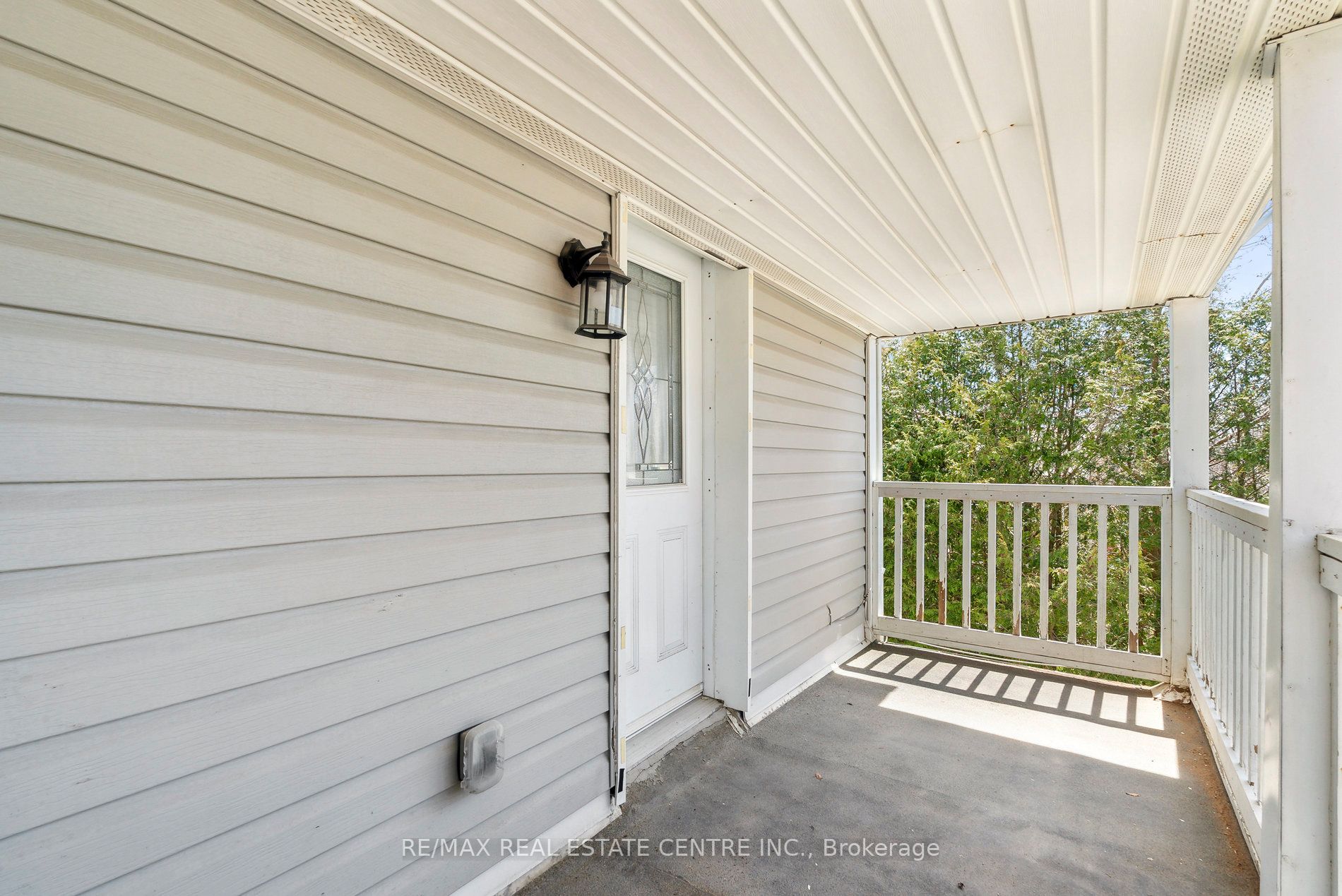 221 Owen Sound Street Property Photo 5