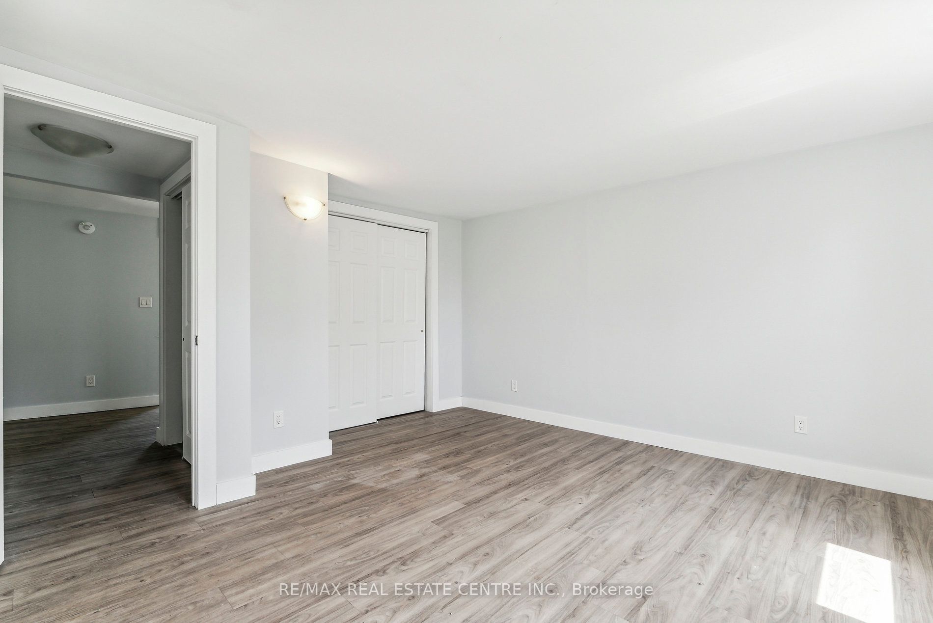 221 Owen Sound Street Property Photo 14