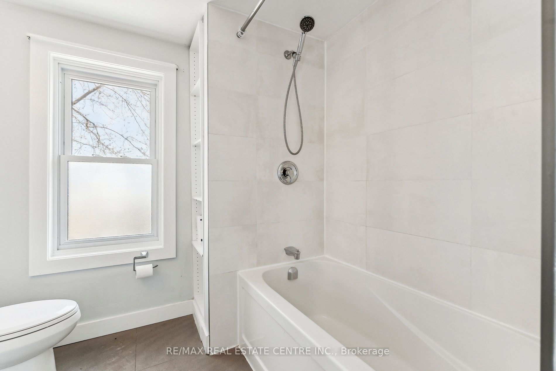 221 Owen Sound Street Property Photo 26