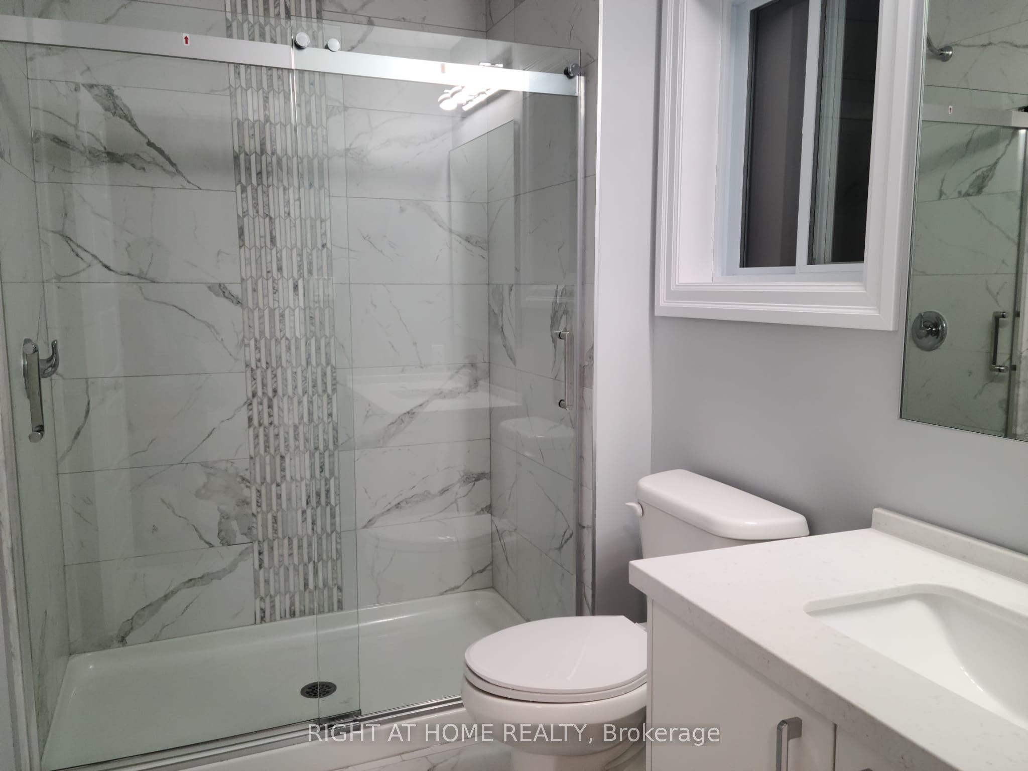 1515 Dylan Street Upper Property Photo 10