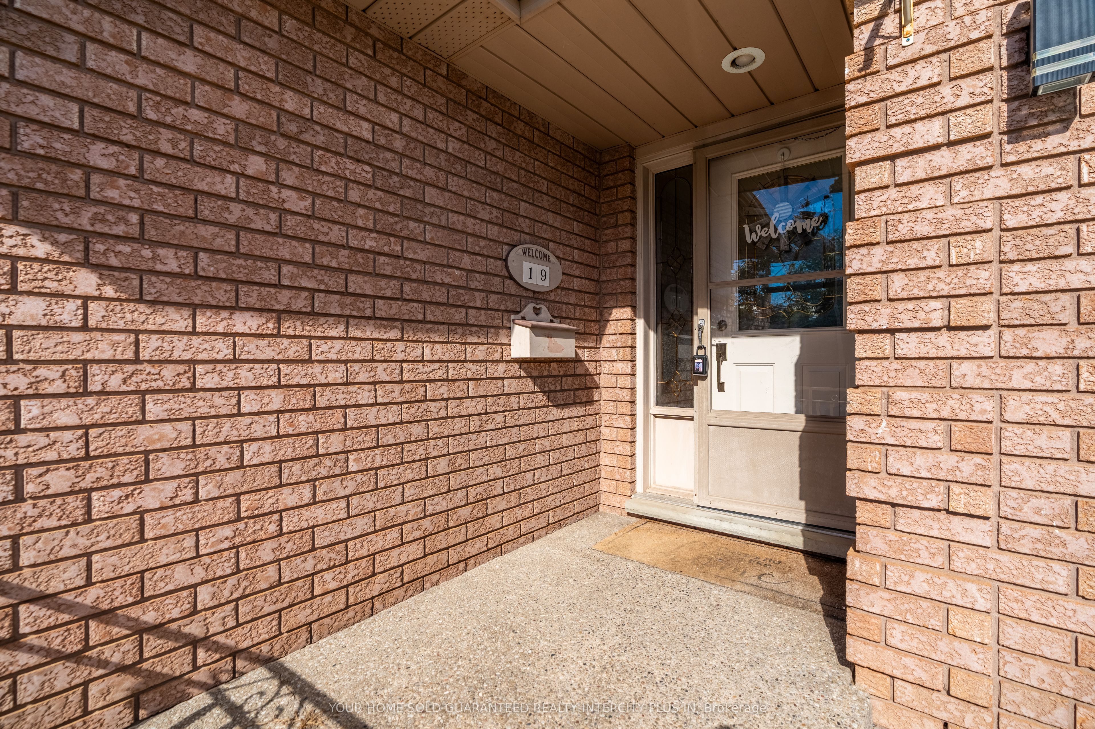 19 Windsor Drive Property Photo 1