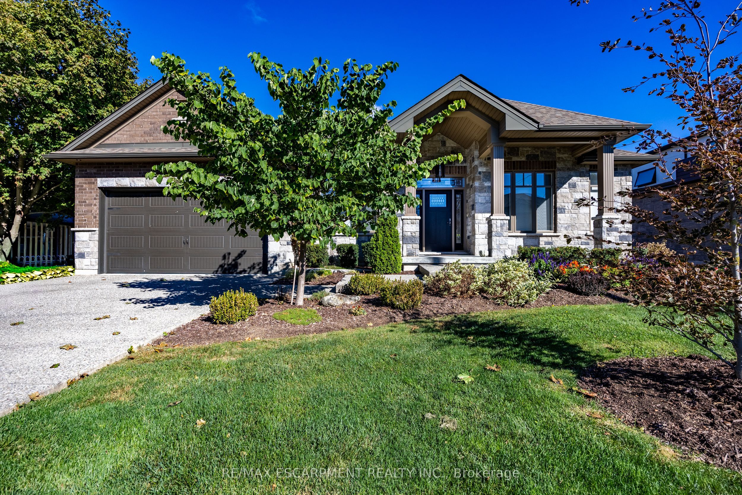 135 New Lakeshore Road Property Photo 1