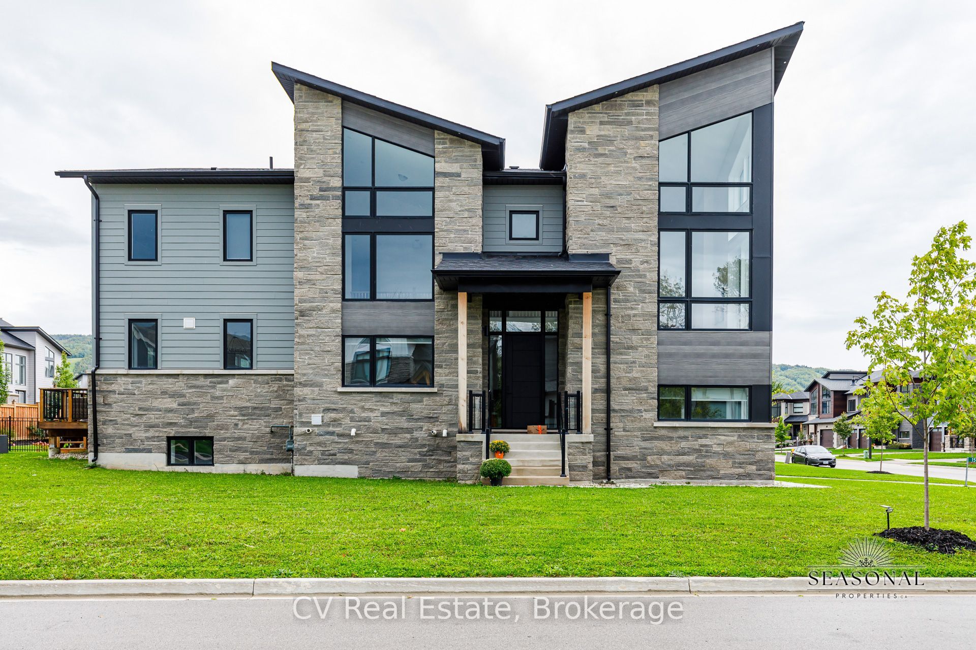 157 Springside Crescent Property Photo 3