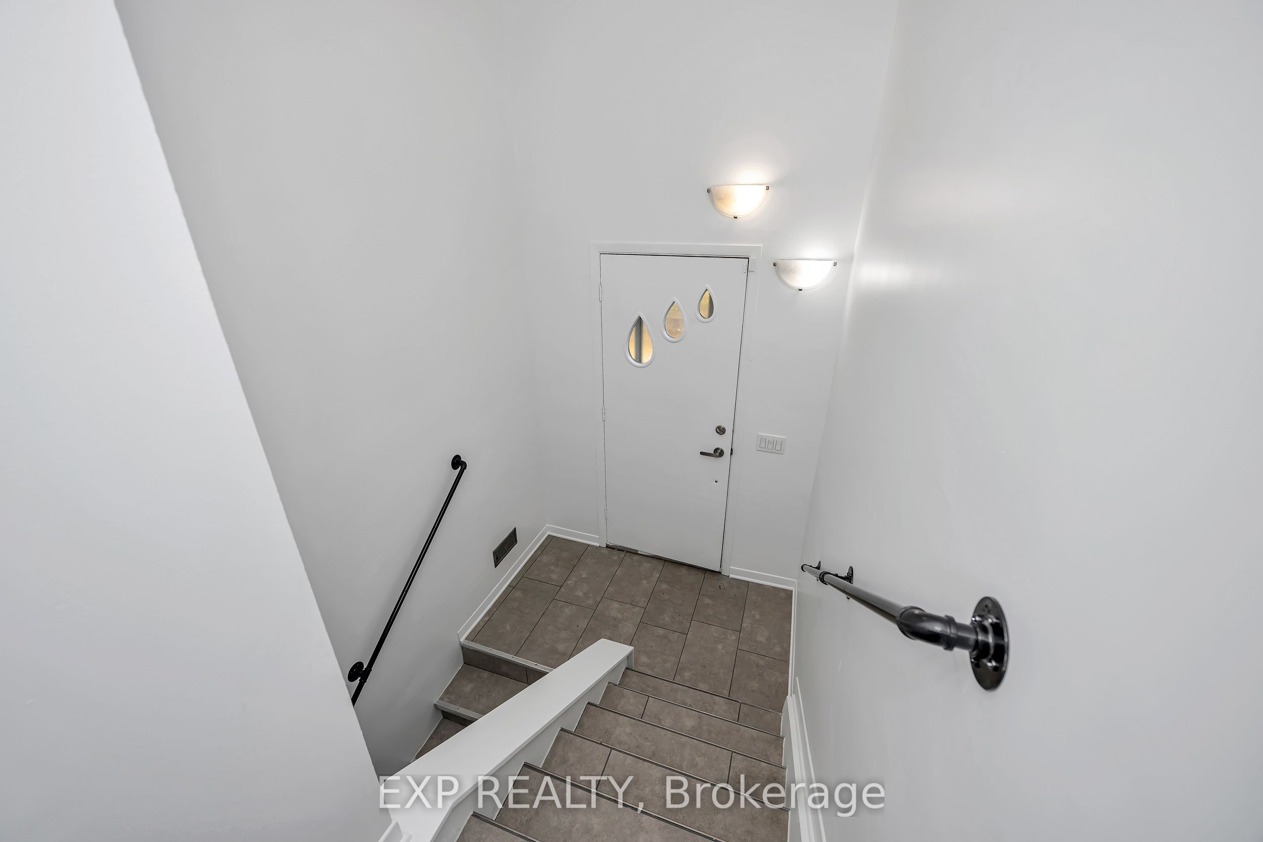 557 Glenview Road Property Photo 4
