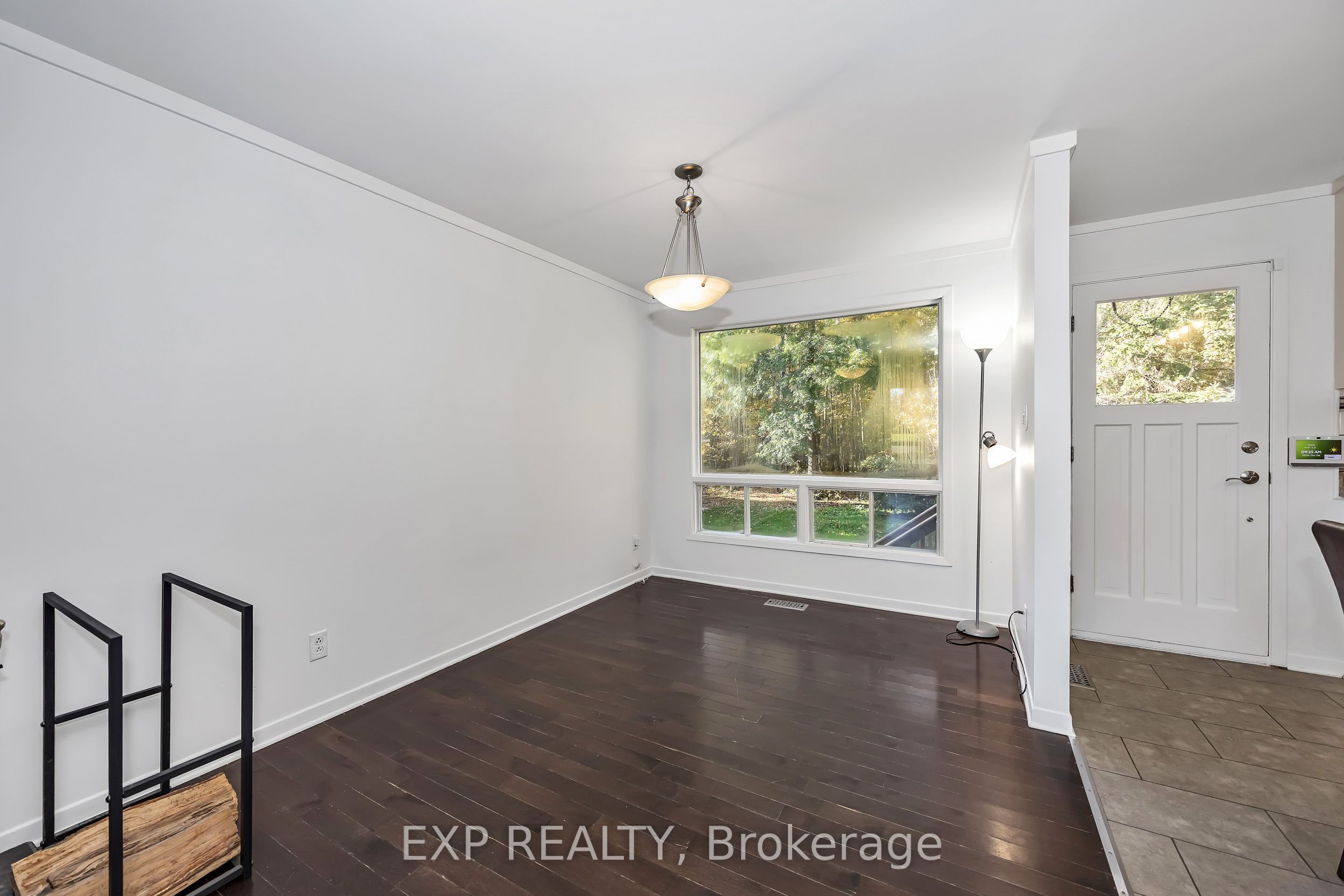 557 Glenview Road Property Photo 6
