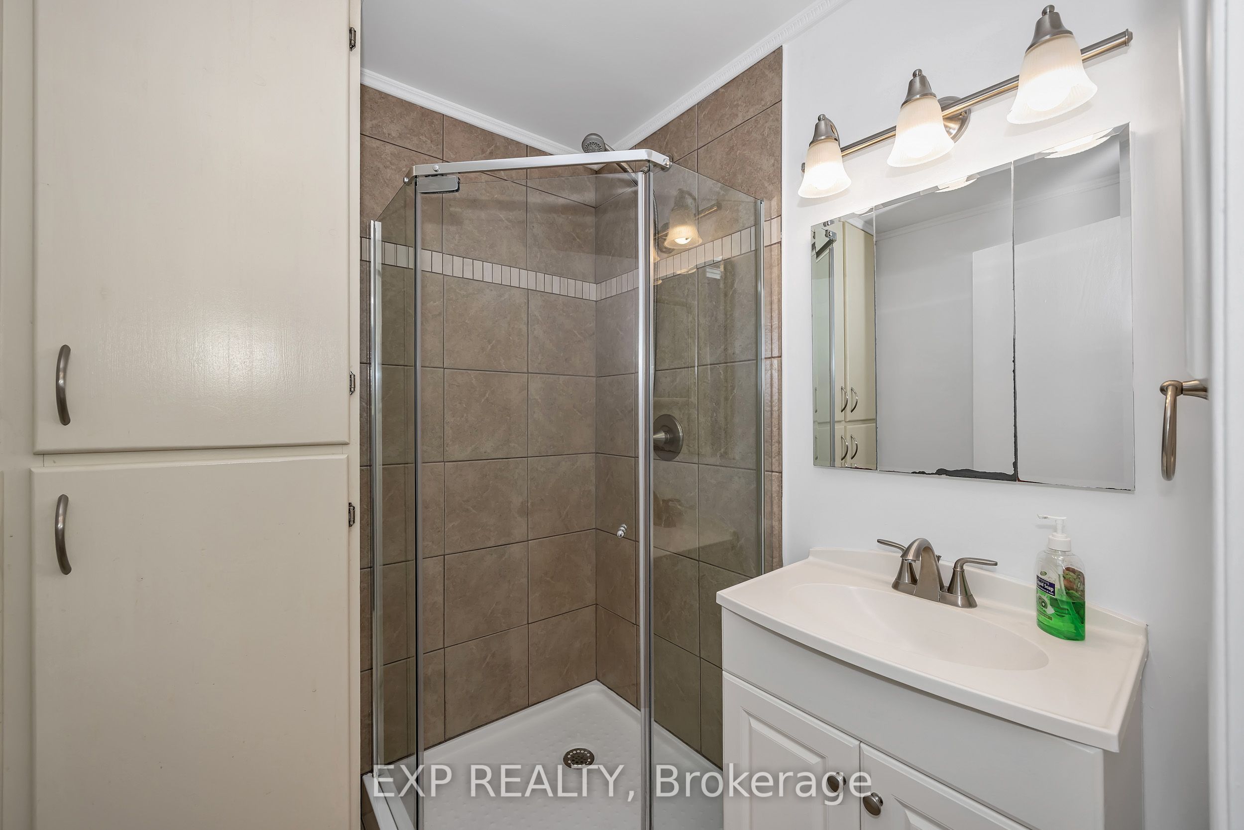 557 Glenview Road Property Photo 11