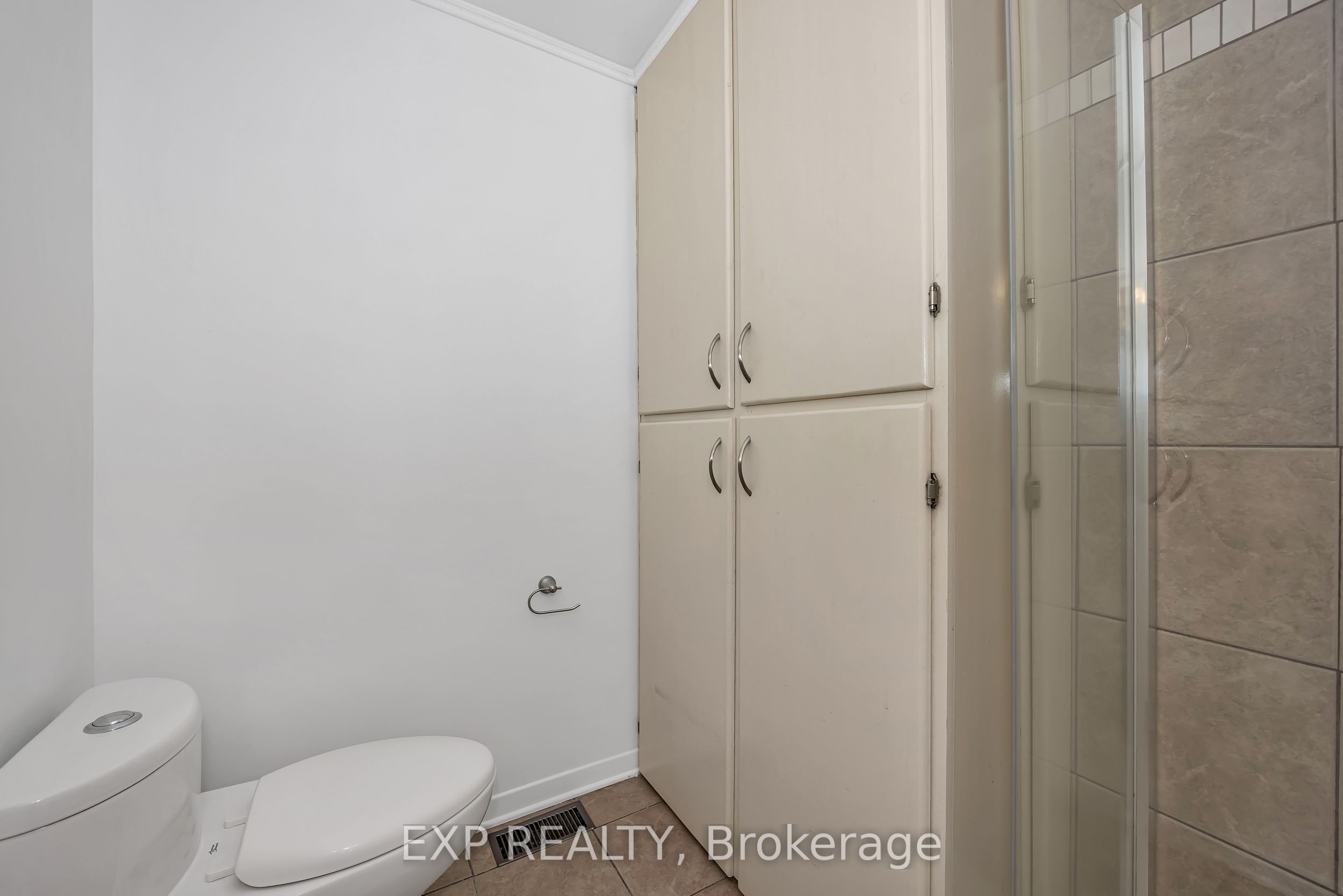 557 Glenview Road Property Photo 12