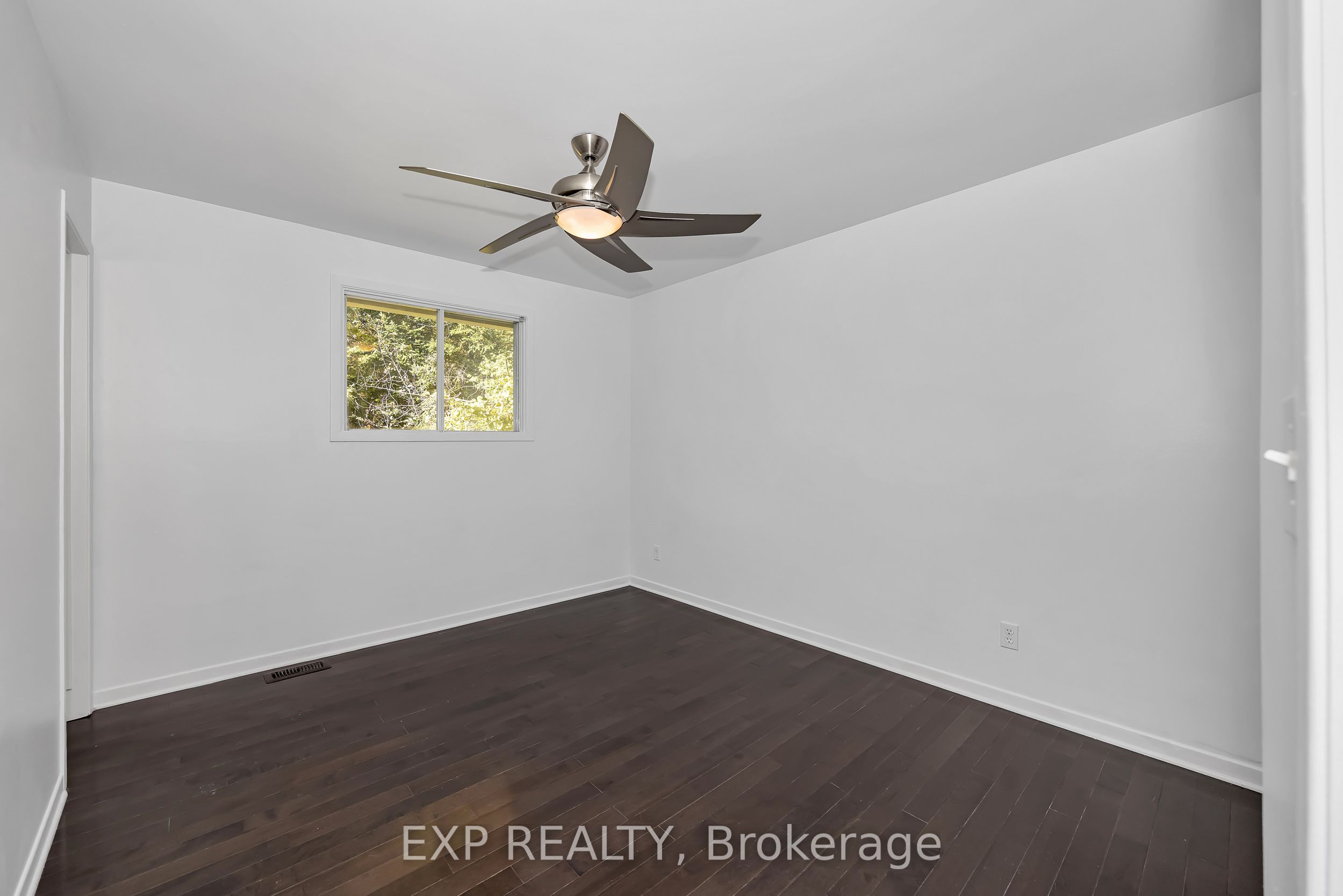 557 Glenview Road Property Photo 13